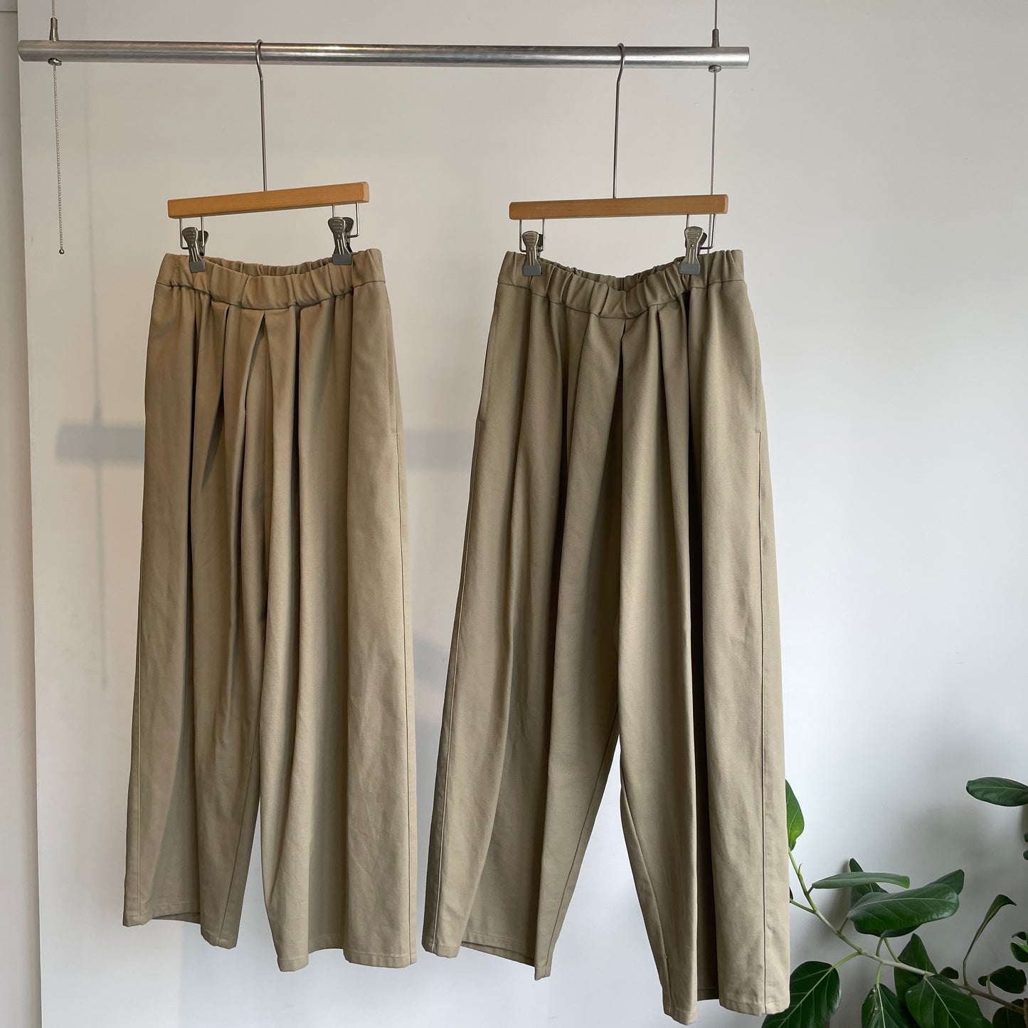 yuni//20/2強撚Cotton twill relax パンツ 1701PT005262