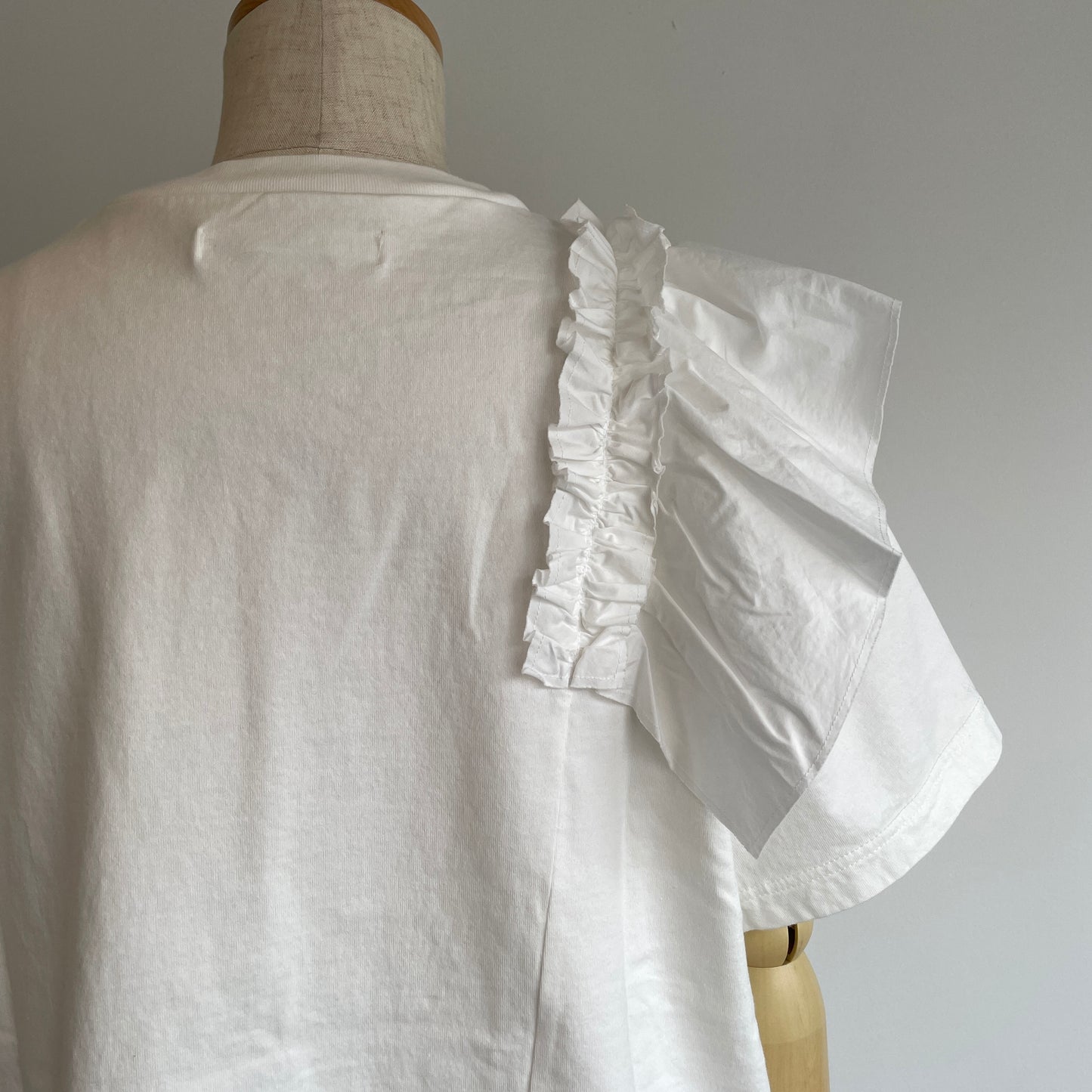 universaltissu//クラシック天竺 ショルダーフリルT  US251CT022