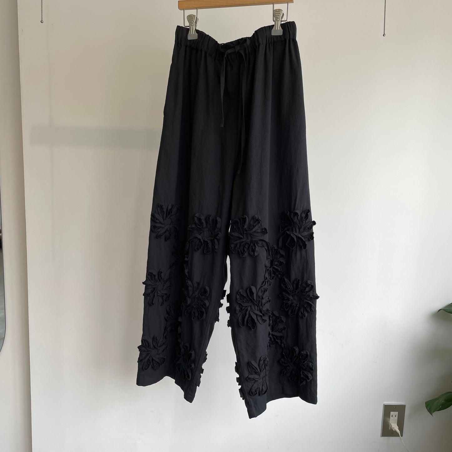 qiri//rondo ribbon embroidery ギャザーパンツ　6301PT010251
