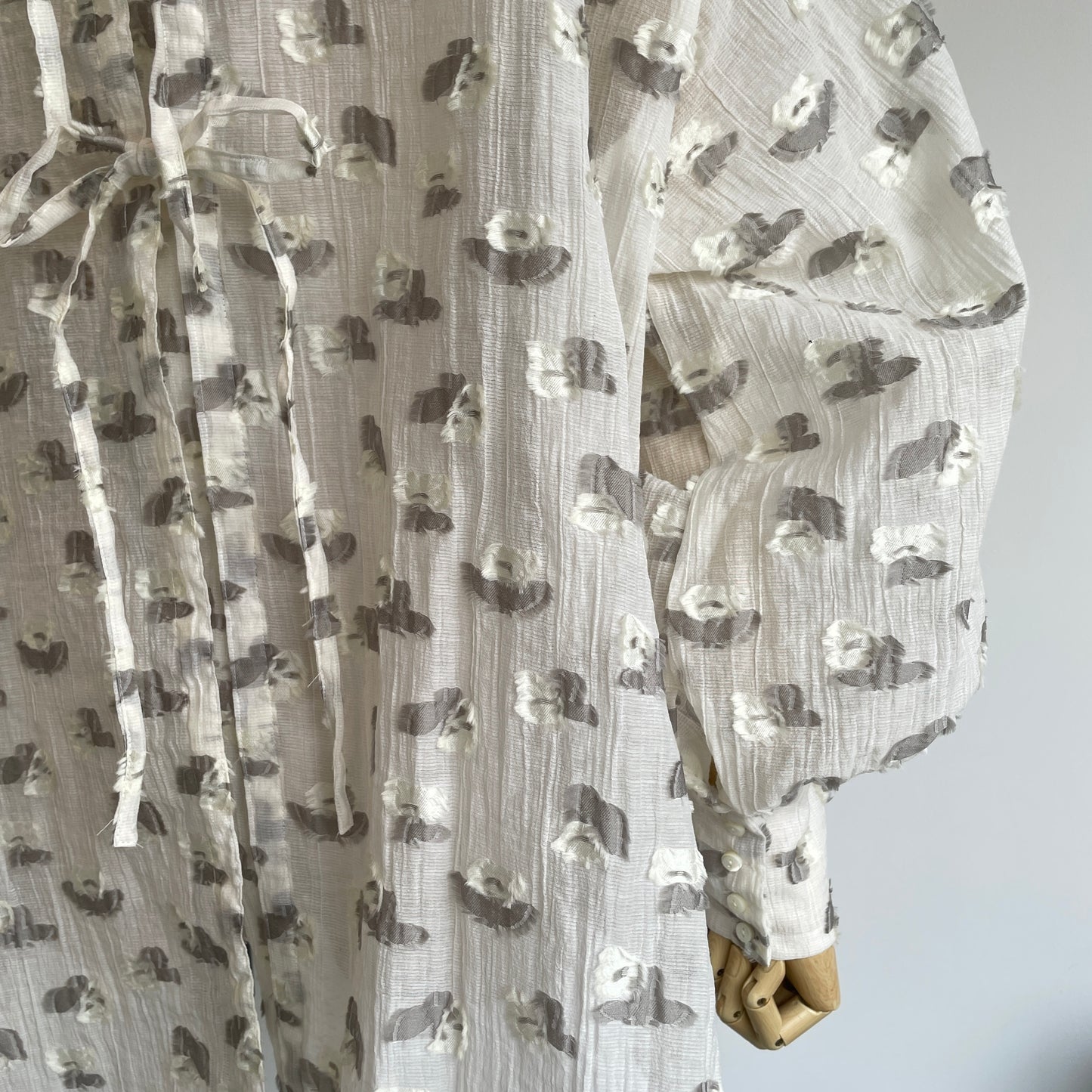 qiri//plie flower jacquard バックリボンブラウス　6301BL008261