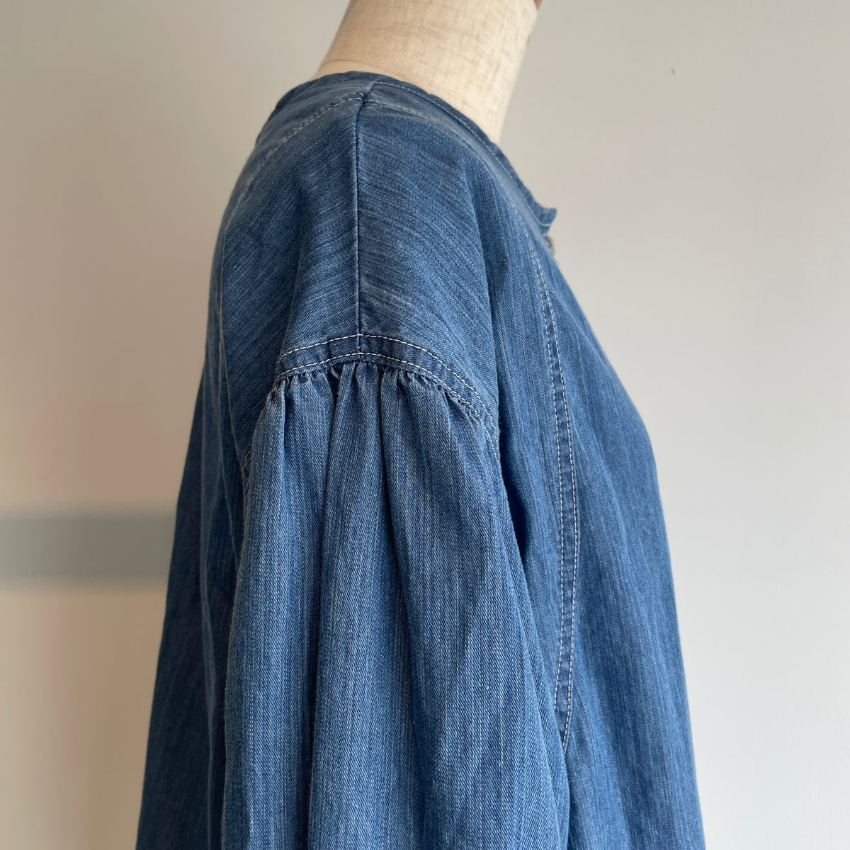 yuni//Cotton denim gathered sleeves ブラウス　1701BL010262