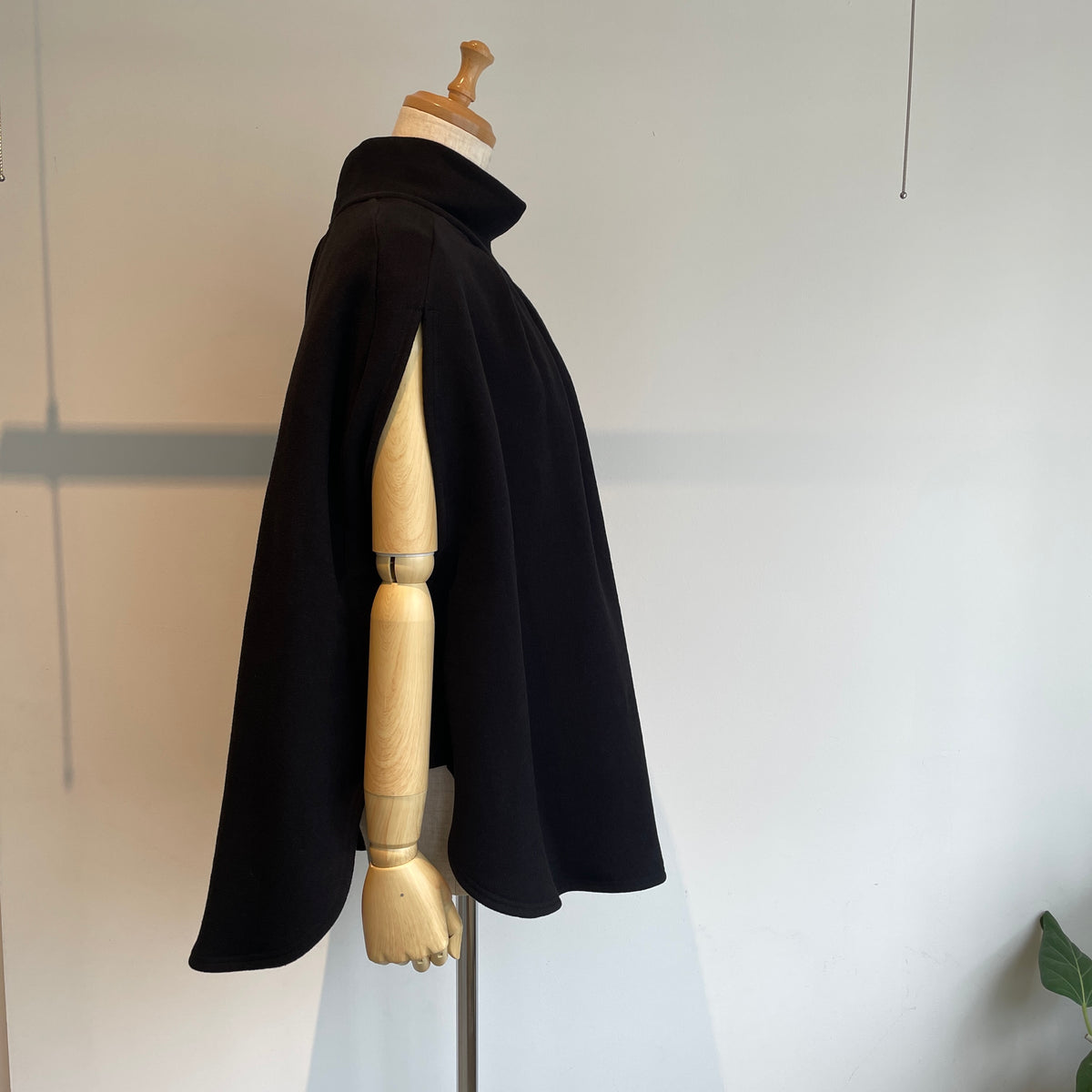 SI HIRAI//SWEATPONCHO  CHAW26-8006