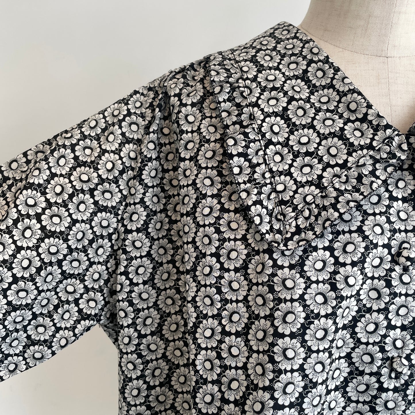 porterdesboutons//リバティフラットカラーフリルブラウス　P14-1-047