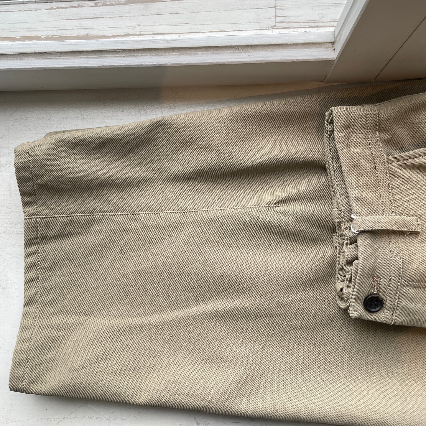 yuni//20/2強撚Cotton twill cocoon tapered パンツ 1701PT006262