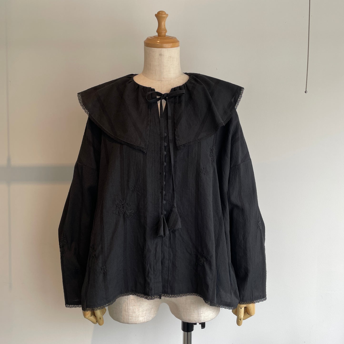 qiri//antique chain embroidery ブラウス　6301BL012261