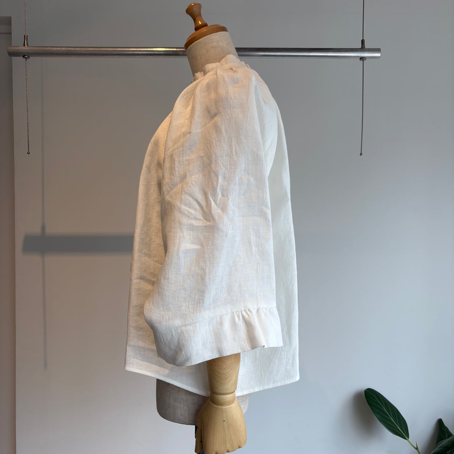 SI-HIRAI// WIDE SLEEVE TACブラウス　CHSS26-7008 FL