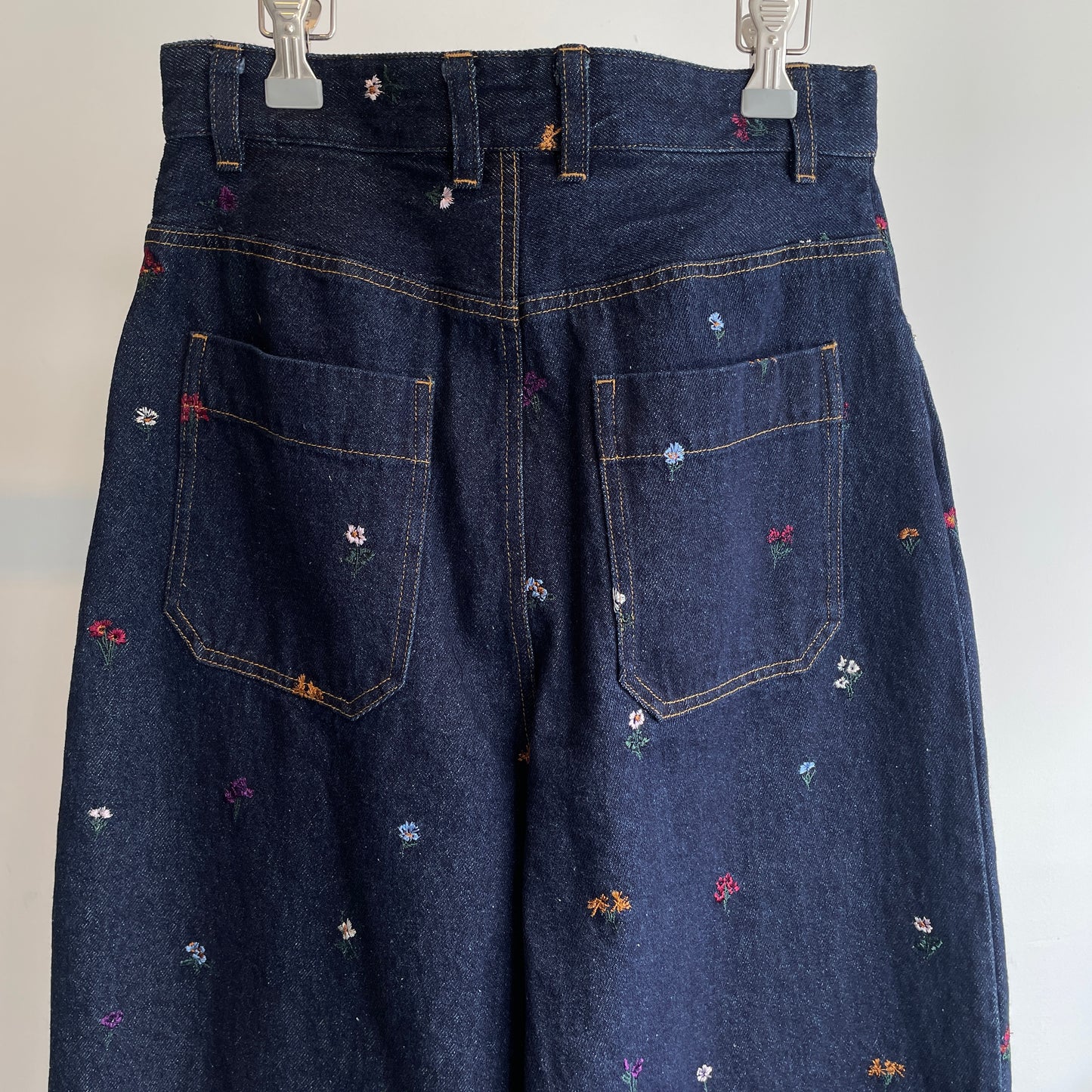 yuni// floral embloidely denim 5pkt back gum パンツ　1701PT006261