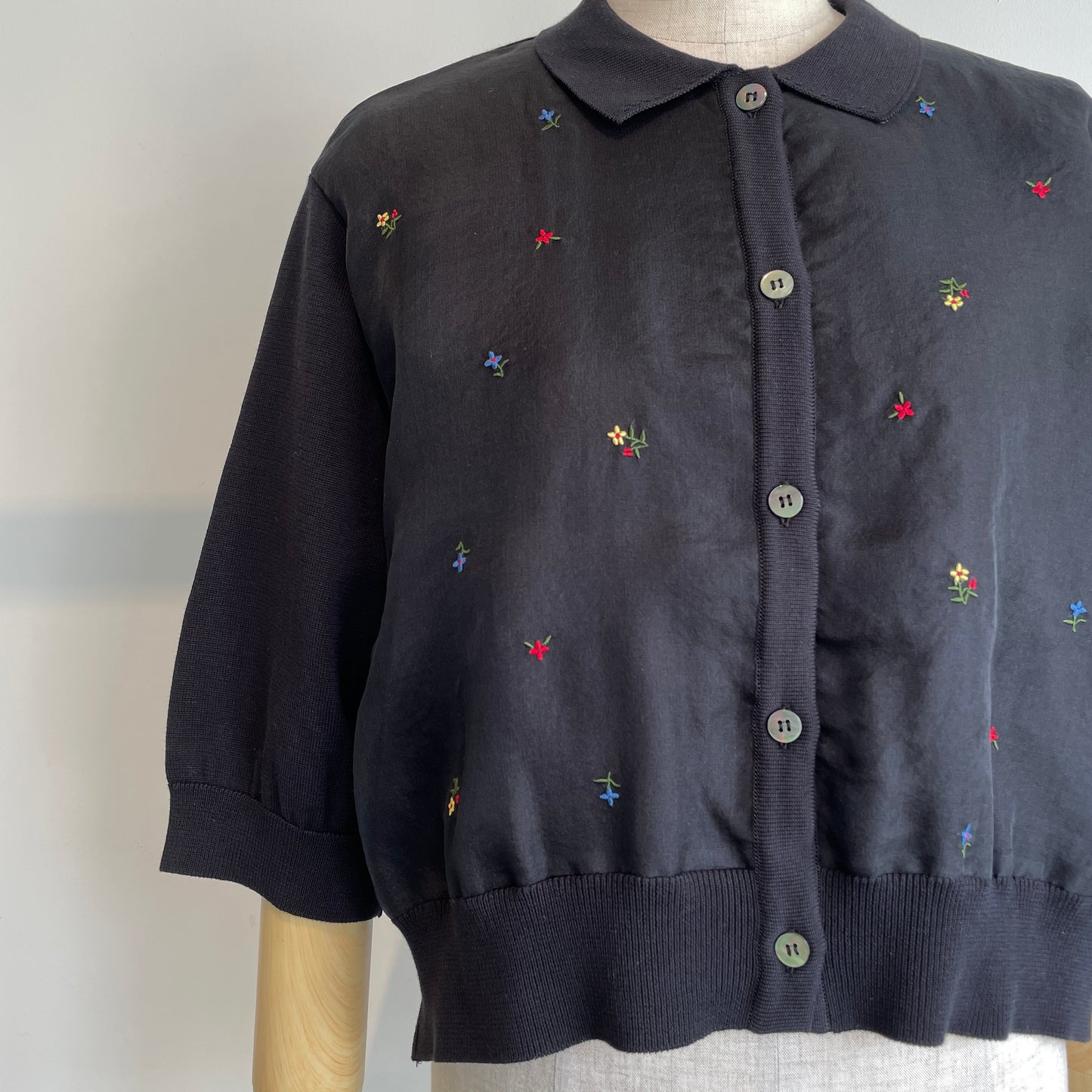 porter des boutons//Petite fleurニット　P21-2-019