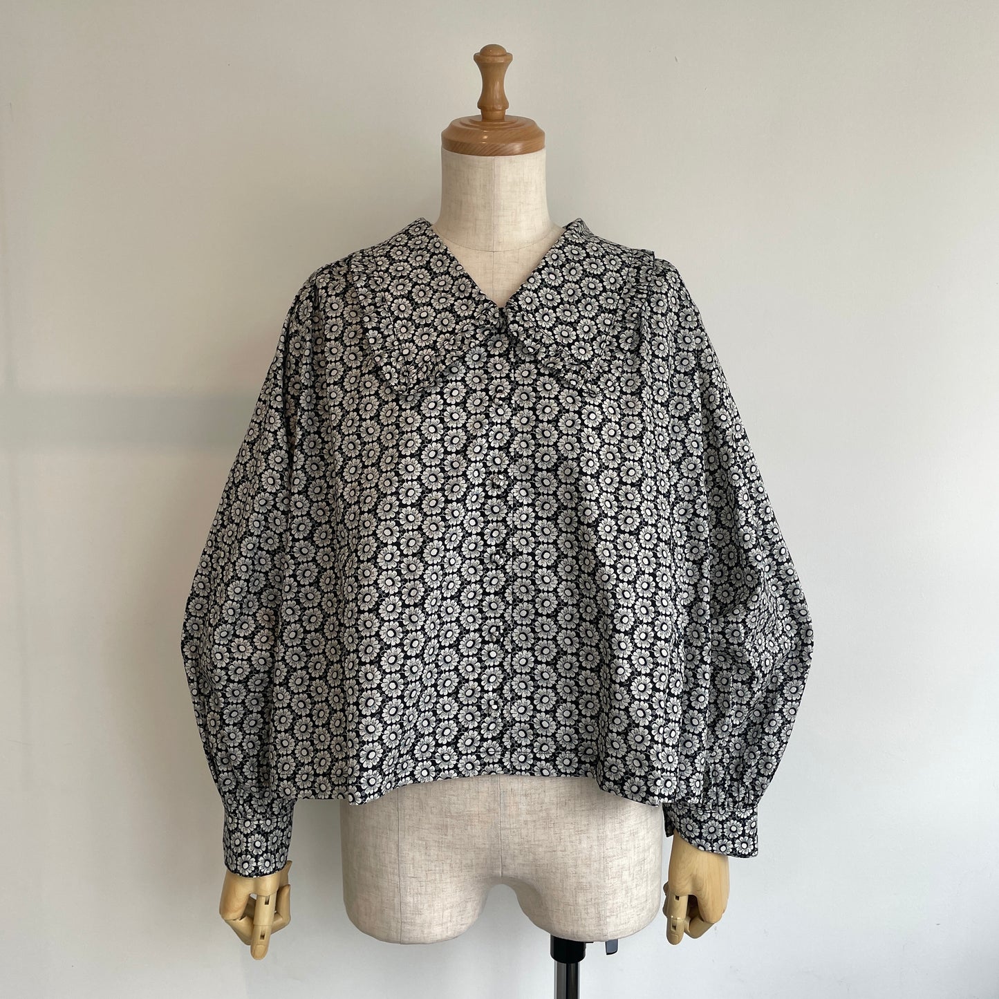 porterdesboutons//リバティフラットカラーフリルブラウス　P14-1-047