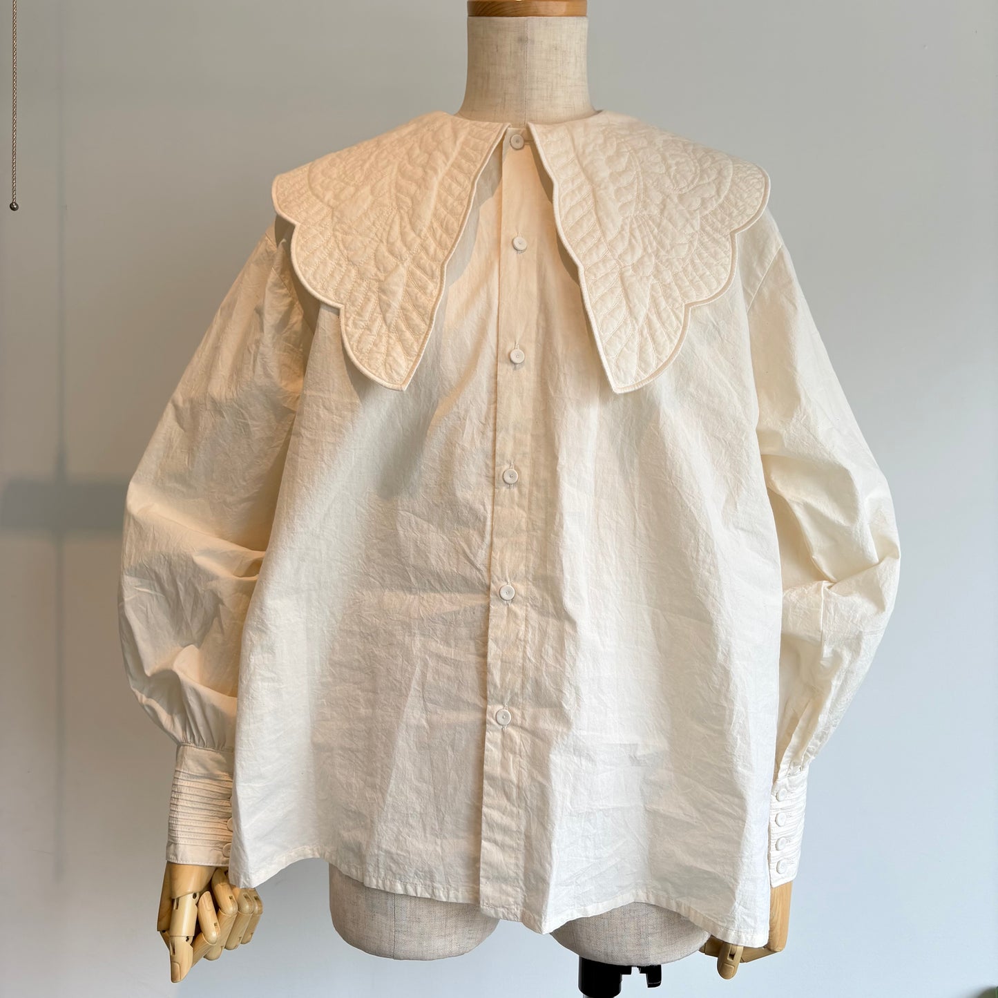 qiri//trapunto quilt collar ブラウス　6301BL007262