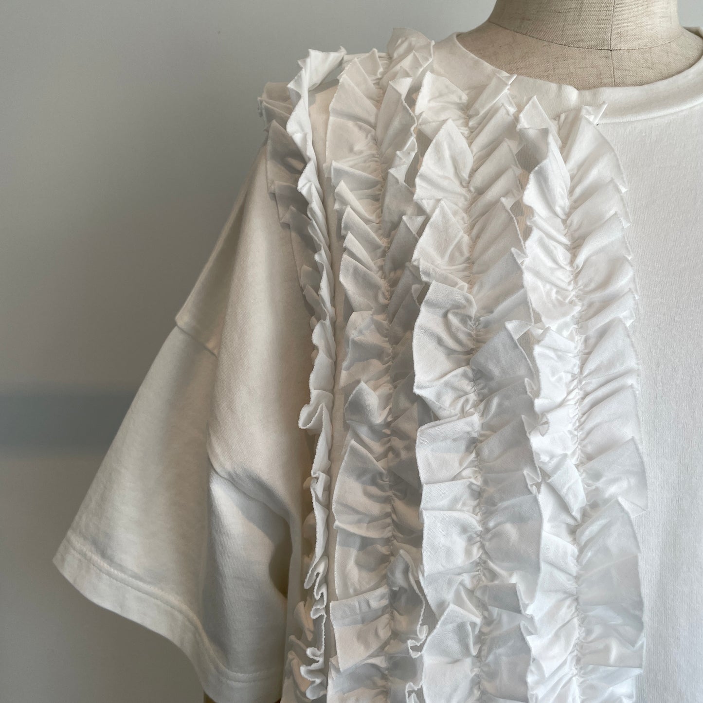 universaltissu//クラシック天竺 フリルTシャツ　US251CT023