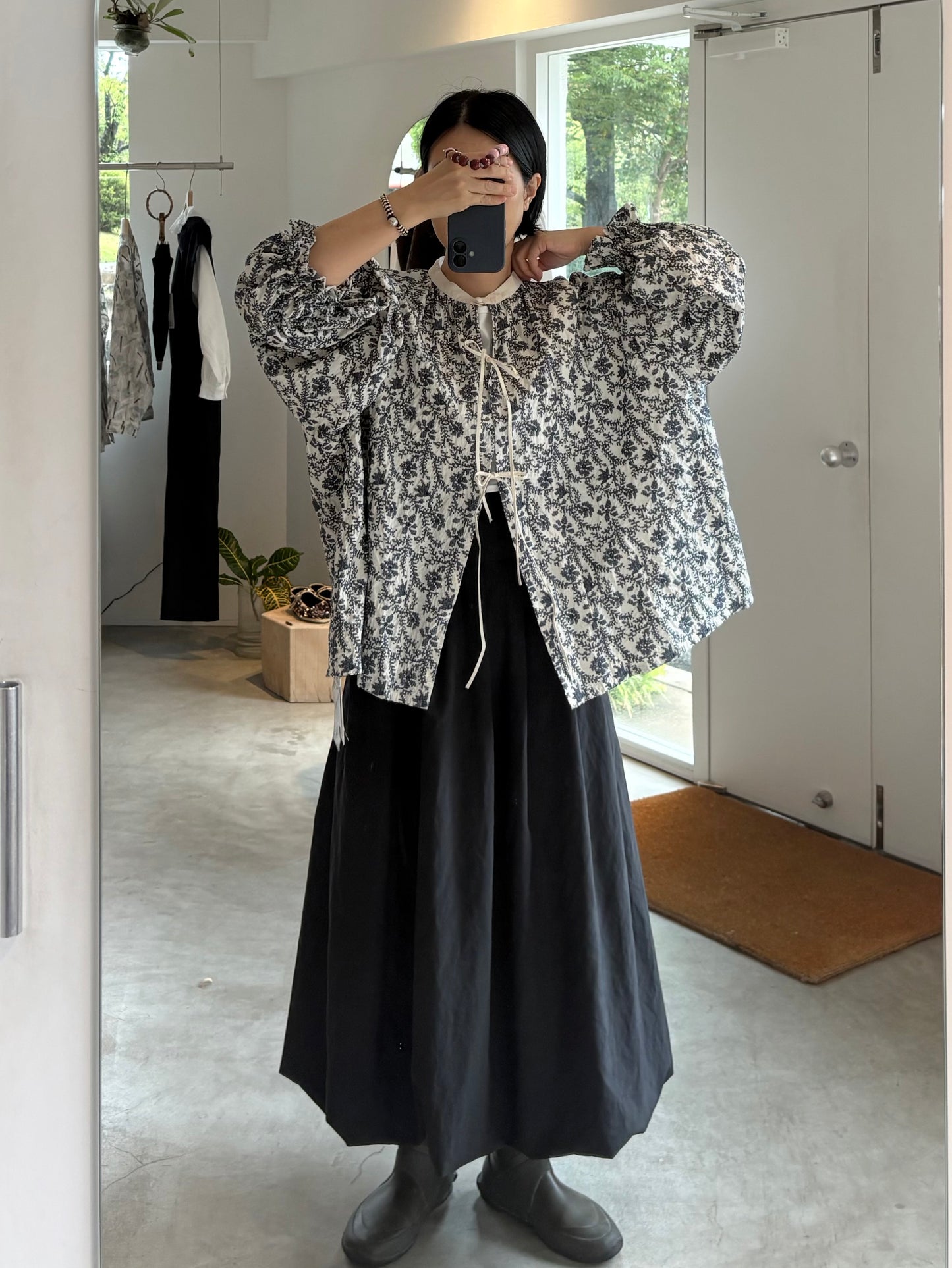 qiri//garden embroidery gather スリーブブラウス
6301BL008262