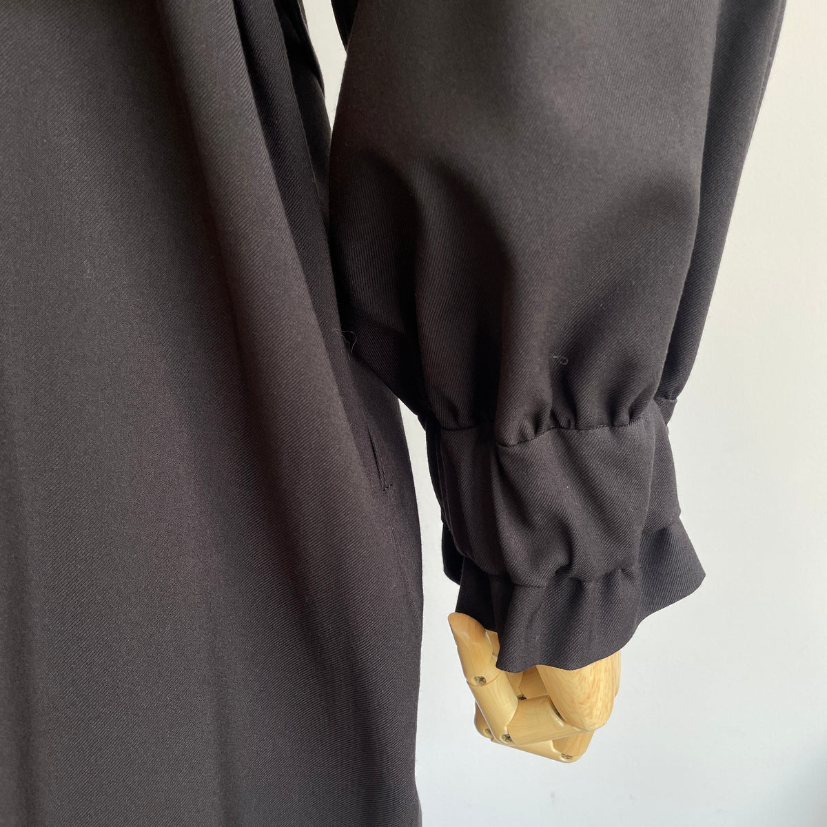 SI-HIRAI //MICRO STRETCH GABA RUBBER CUFF DRESS CHAW24-5018