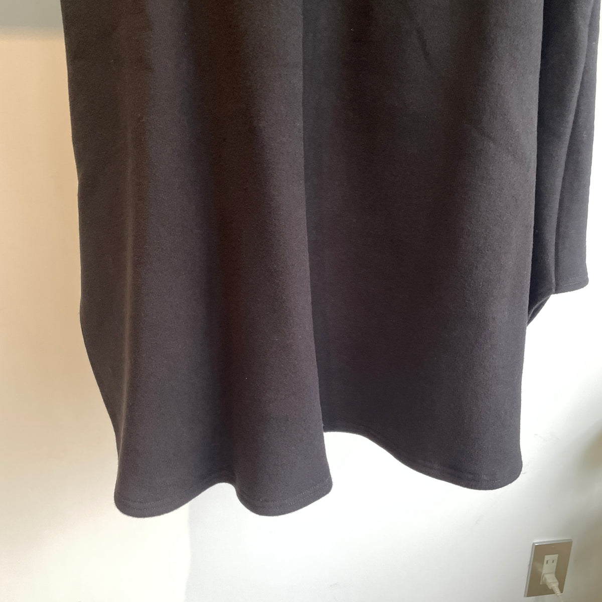 SI HIRAI//SWEATPONCHO  CHAW26-8006