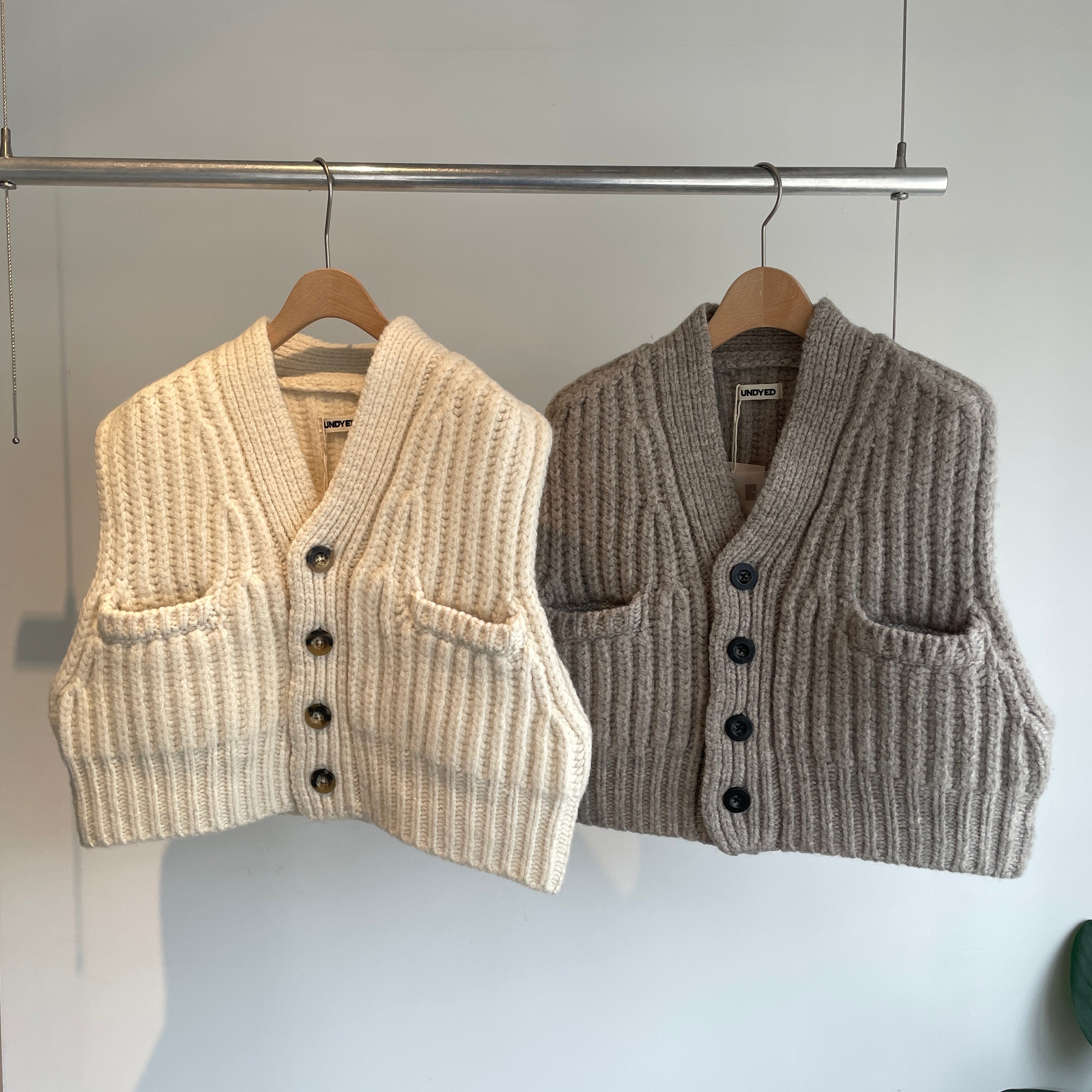 UNDYED //ハイランドウールニットベスト 25F212 – hibikiru