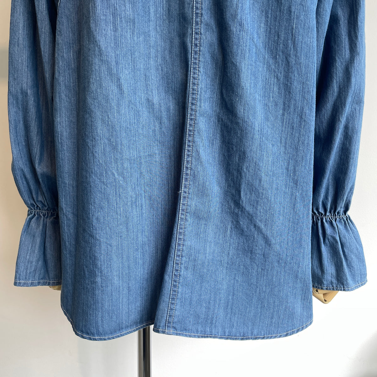 yuni//Cotton denim gathered sleeves ブラウス　1701BL010262