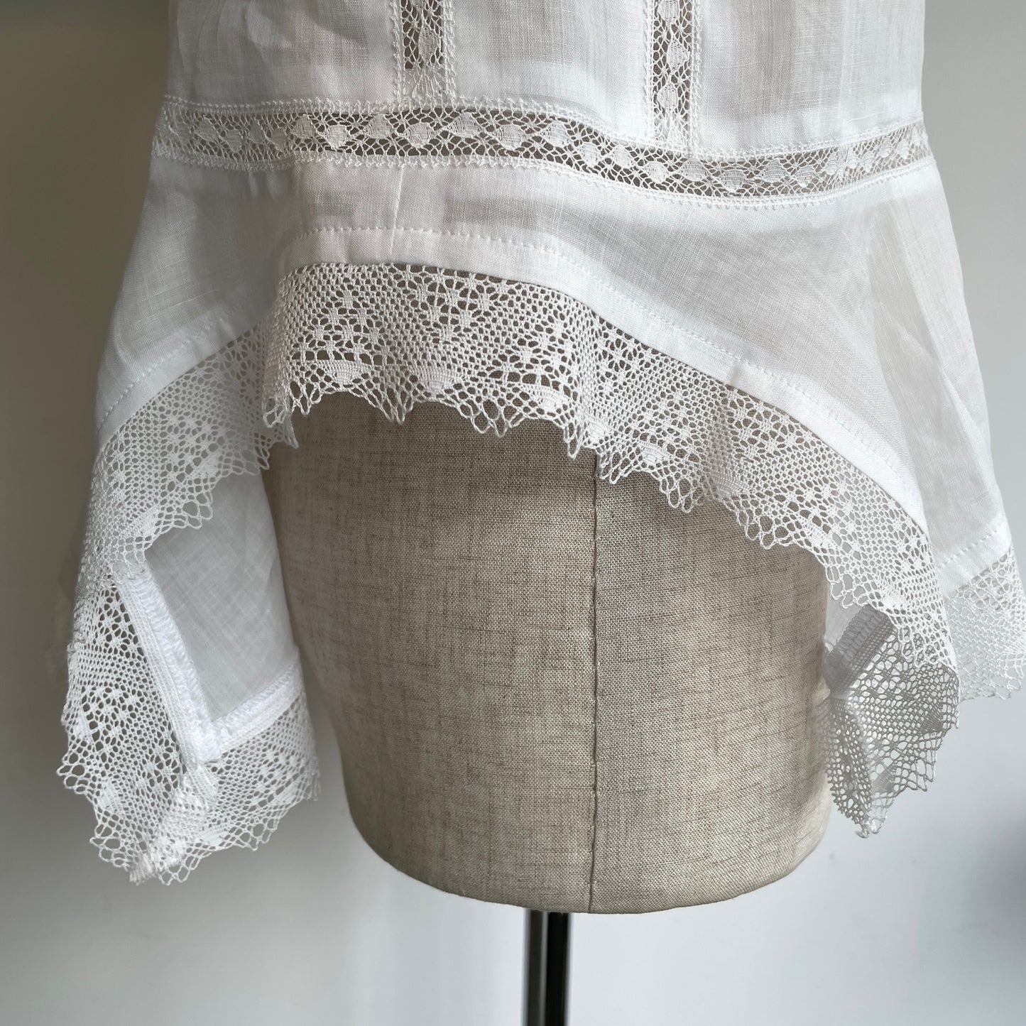 NATIVE VILLAGE//No.6 寂静スリーブレスレースブラウス　31261-06107