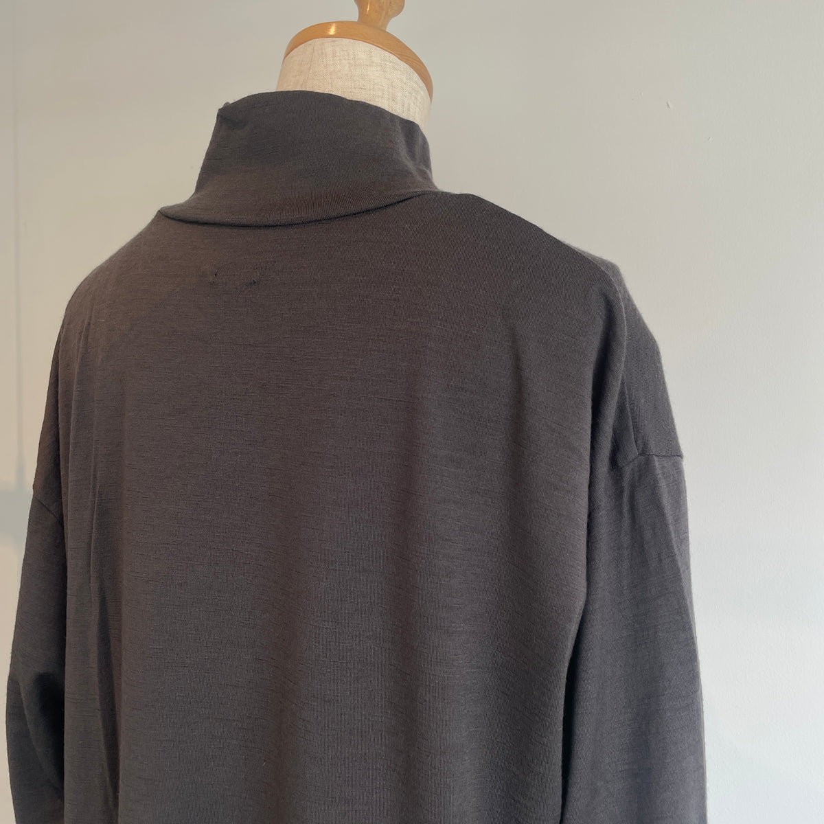 universaltissu//ウォッシャブルウール天竺 タートルネックPO TS233CT091