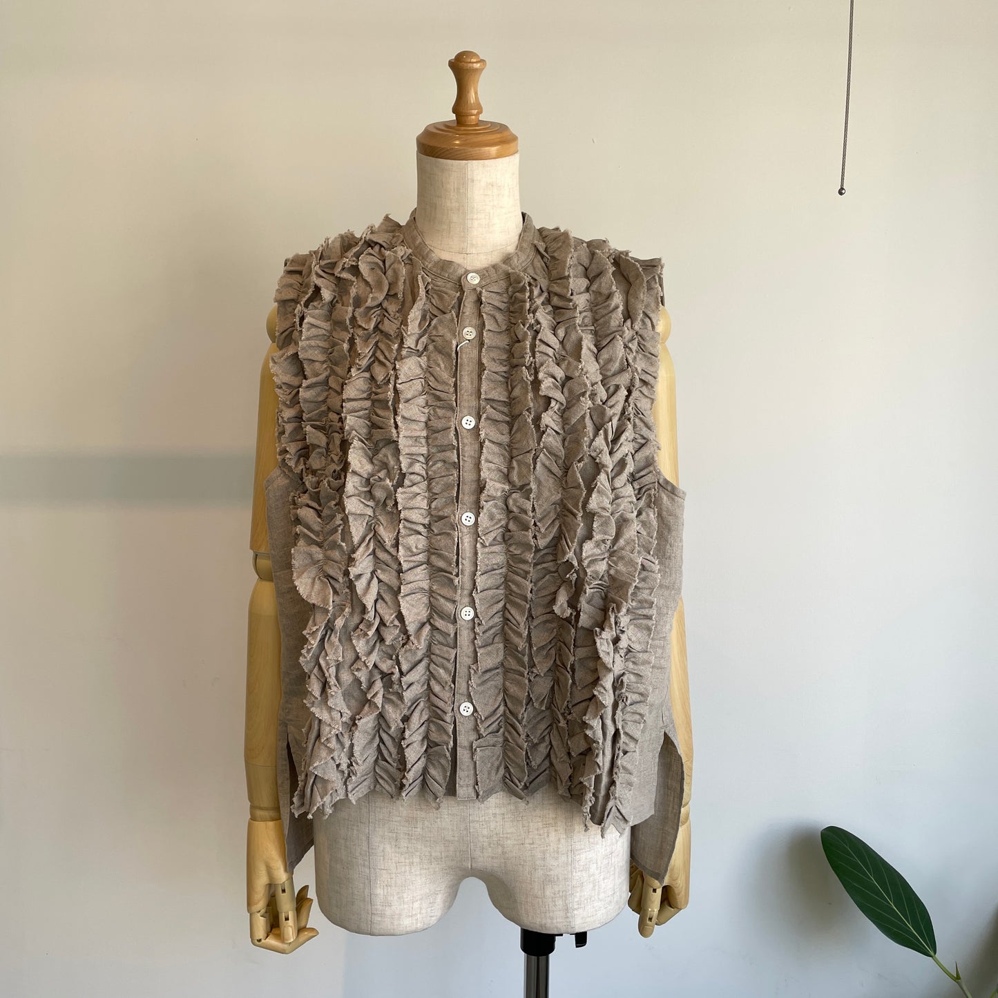 universaltissu//フレンチリネンスリーブレスフリルBL
UT261BL005