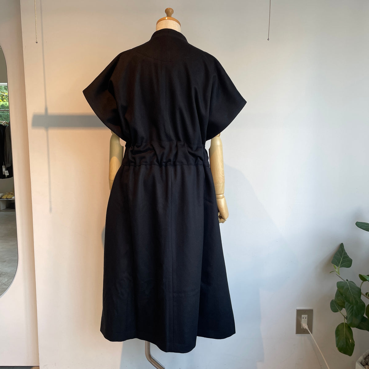 Honnete//Sleeveless Dolman Gown Coat_Royal Geelong HO-26AW CO24W
