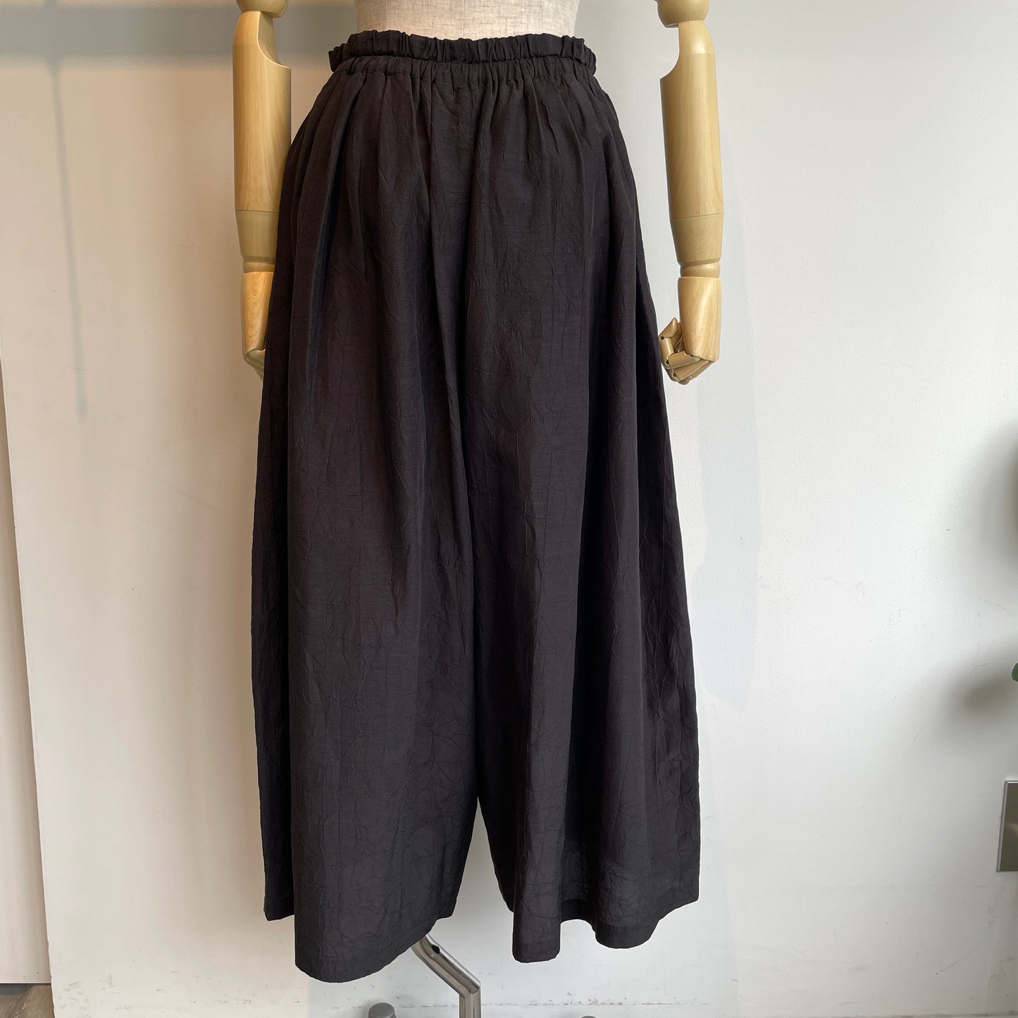 handsofcreation//Cu/C/L桐生シワ タックバレルキュロットパンツ0161310