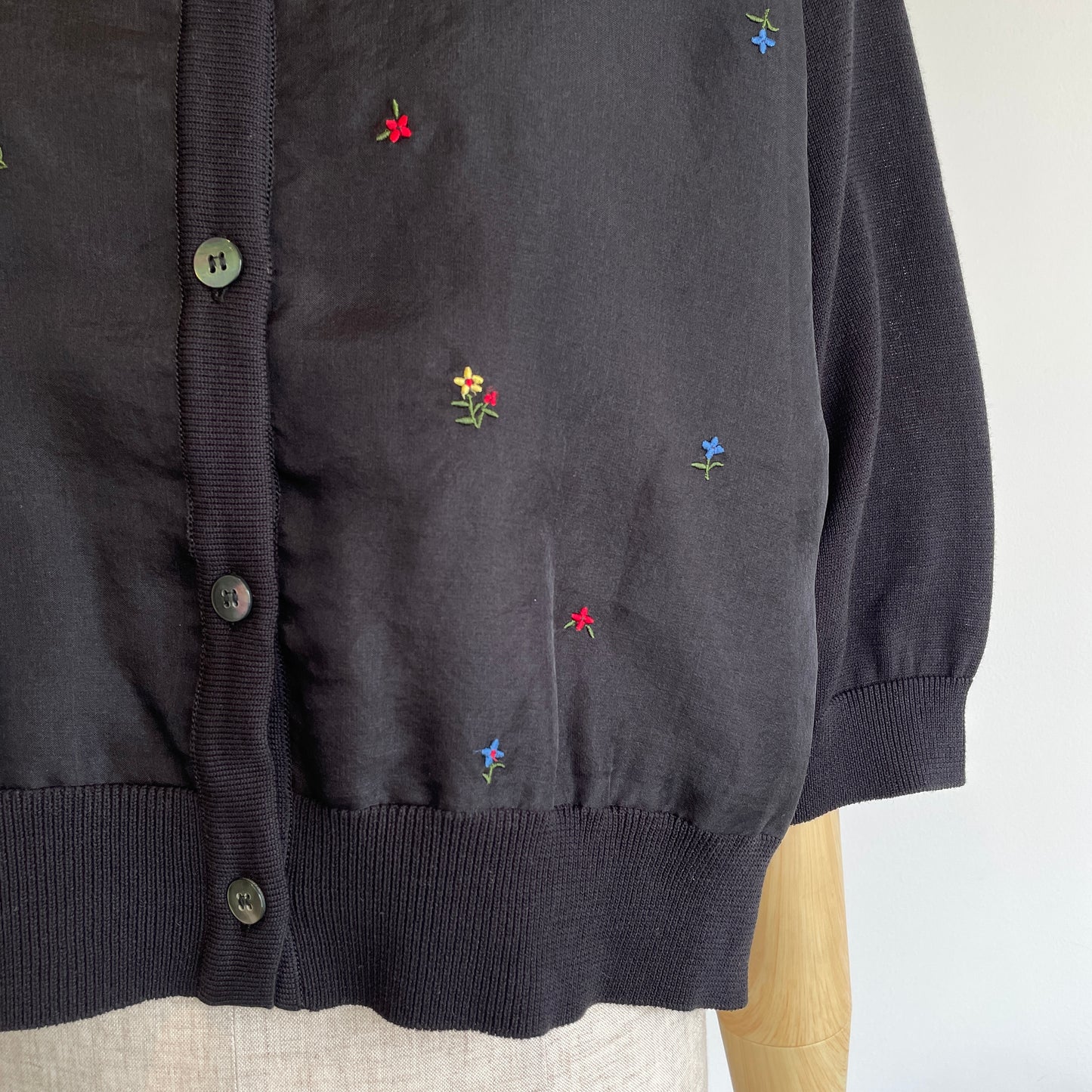 porter des boutons//Petite fleurニット　P21-2-019