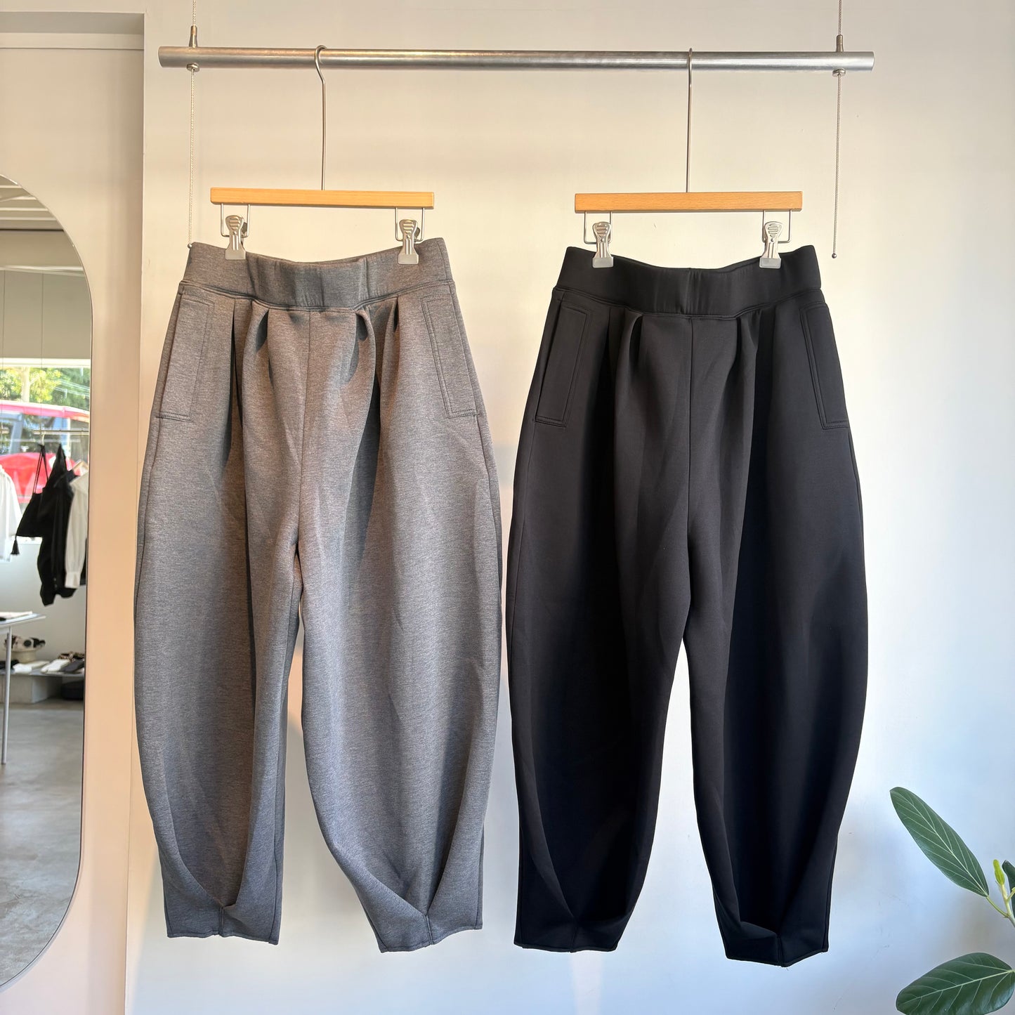 ALWEL//TUCKED PEG PANTS  AIR-3