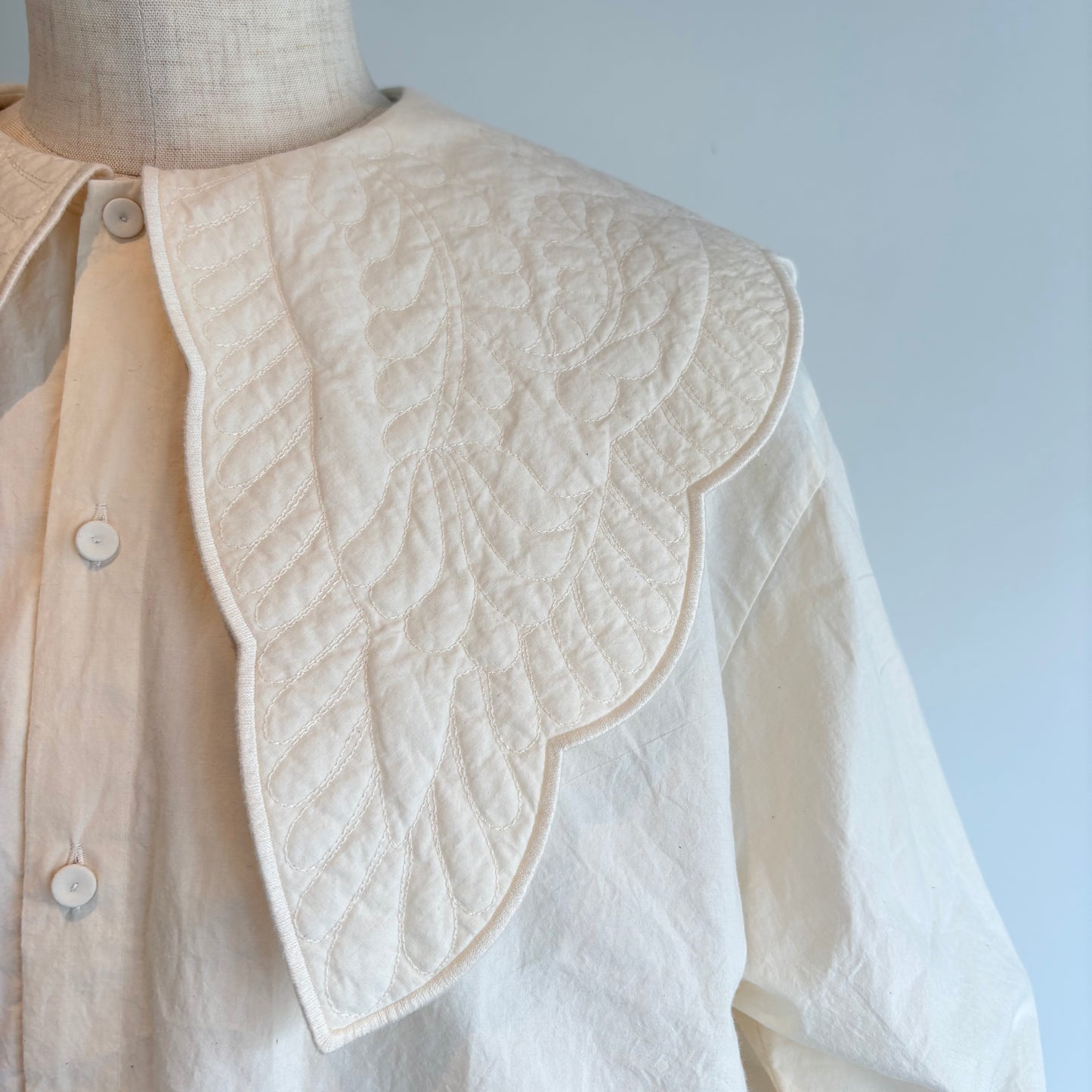 qiri//trapunto quilt collar ブラウス　6301BL007262