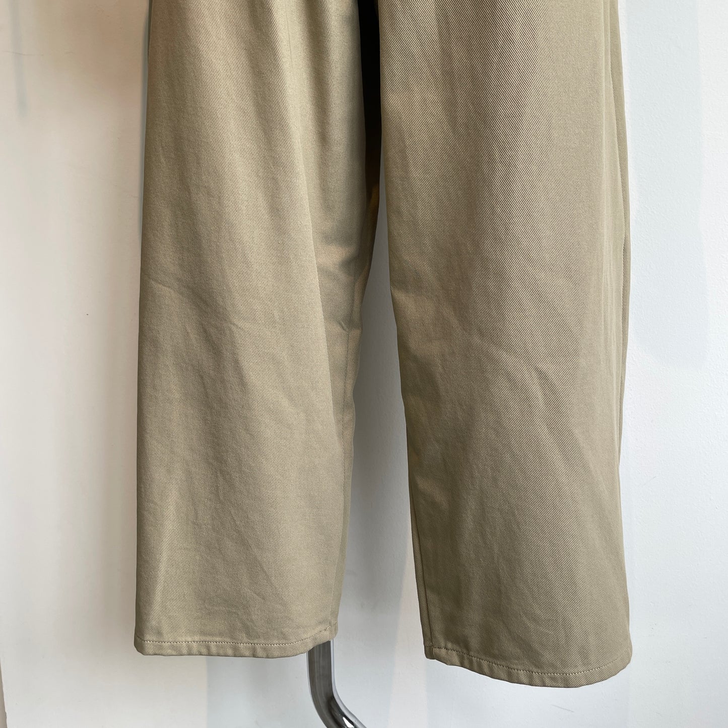 yuni//20/2強撚Cotton twill cocoon tapered パンツ 1701PT006262