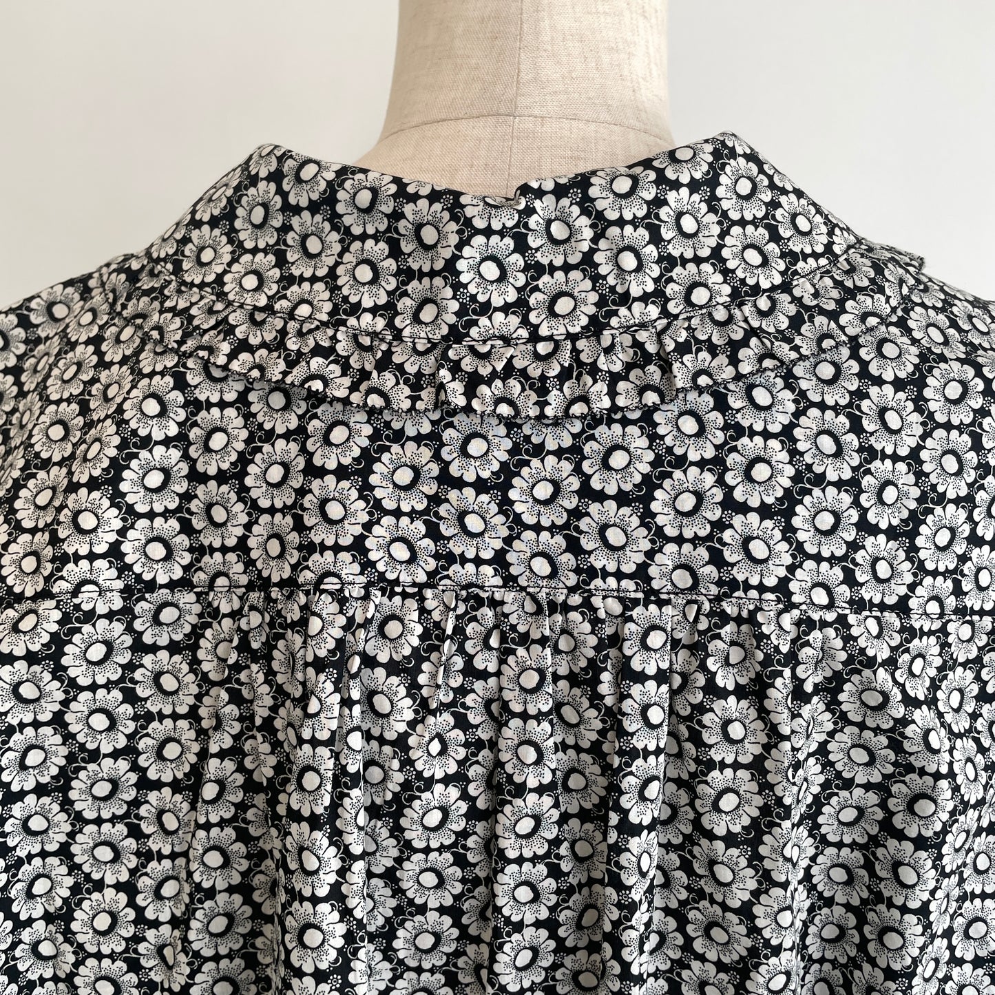 porterdesboutons//リバティフラットカラーフリルブラウス　P14-1-047