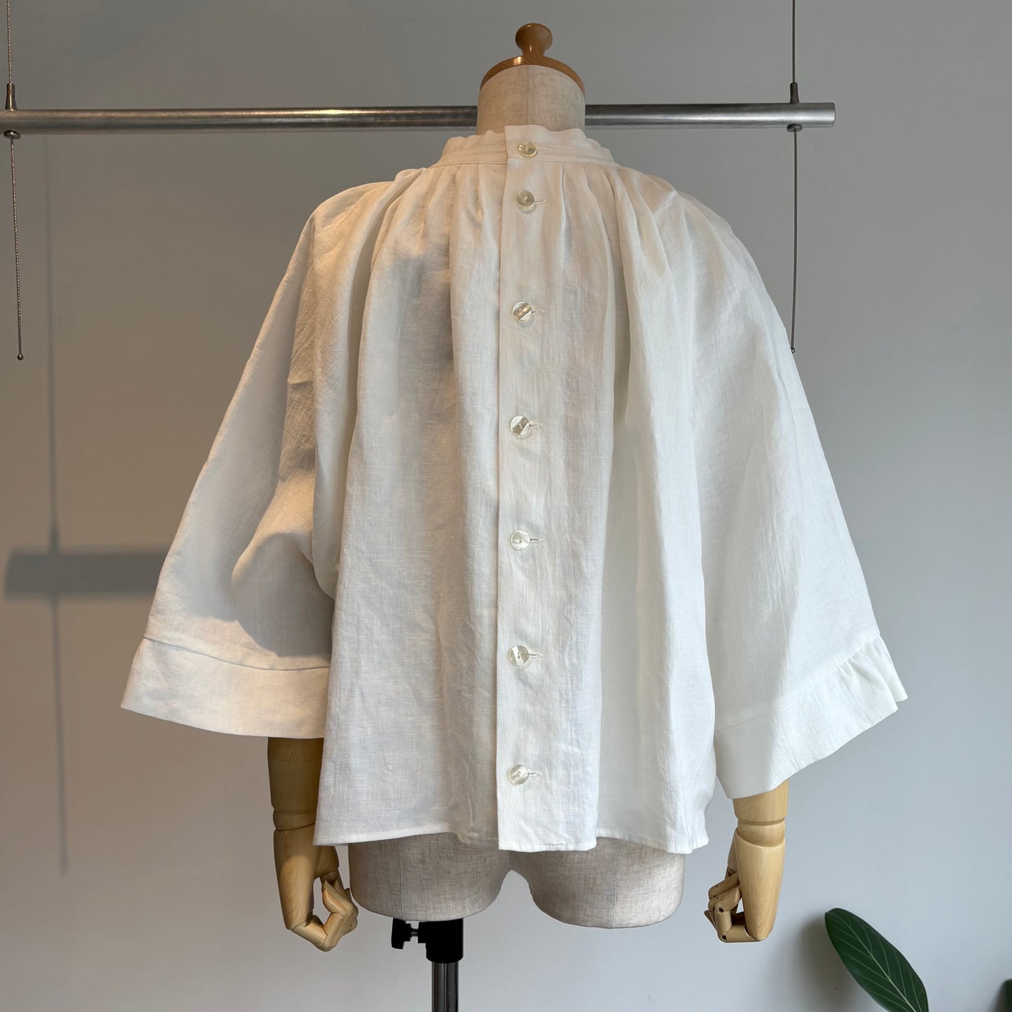 SI-HIRAI// WIDE SLEEVE TACブラウス　CHSS26-7008 FL