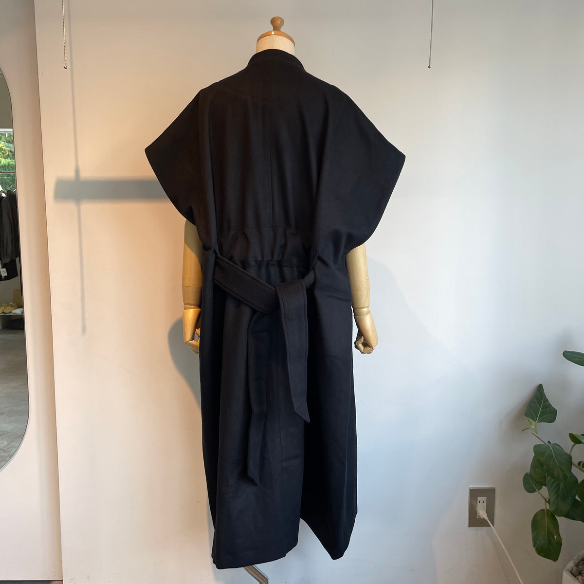 Honnete//Sleeveless Dolman Gown Coat_Royal Geelong HO-26AW CO24W