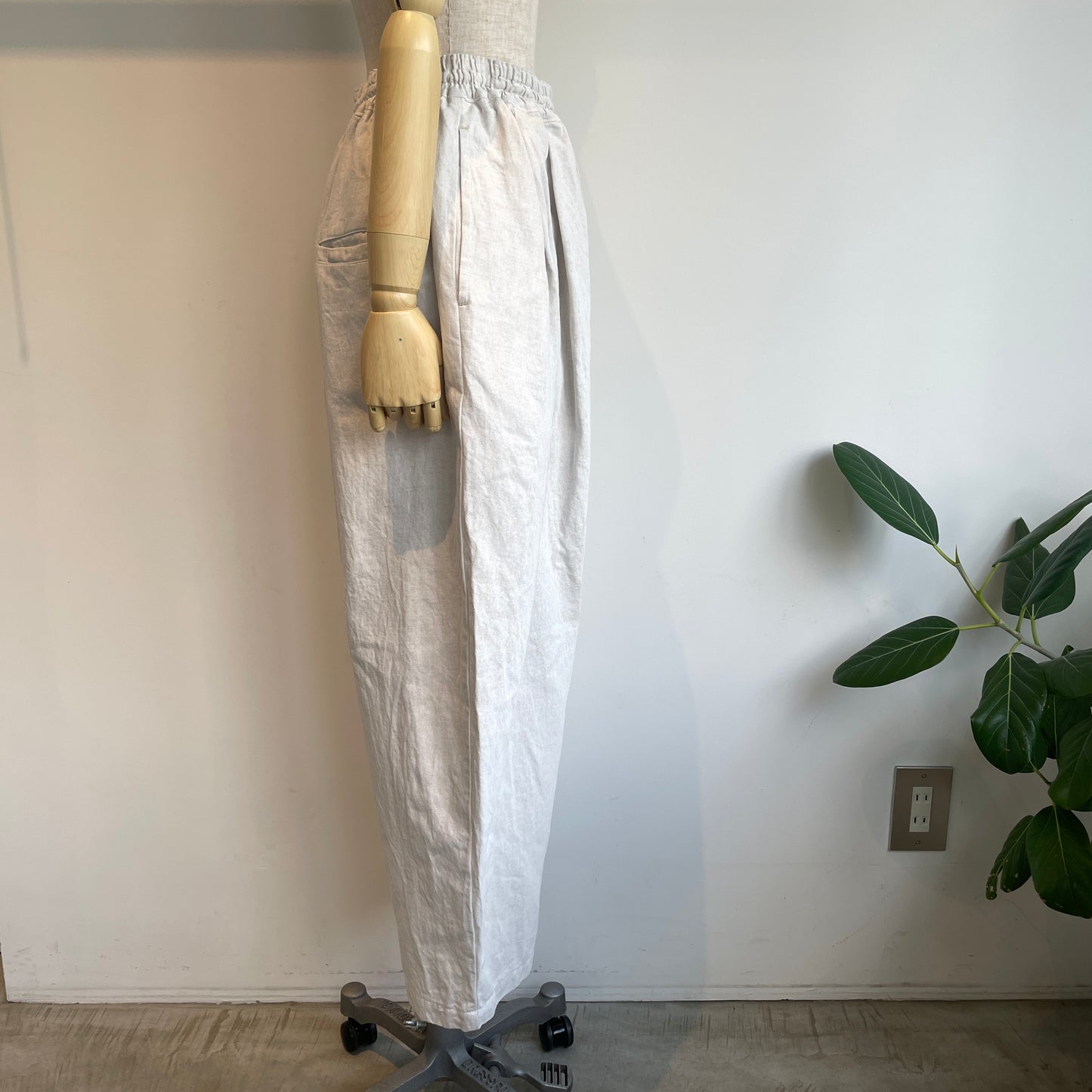 yuni//Cotton/Linen denim wide cocoon パンツ　1701PT016261