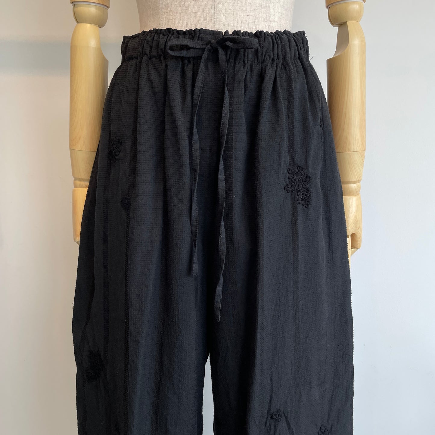 qiri//antique chain embroidery ギャザーパンツ　6301PT011261