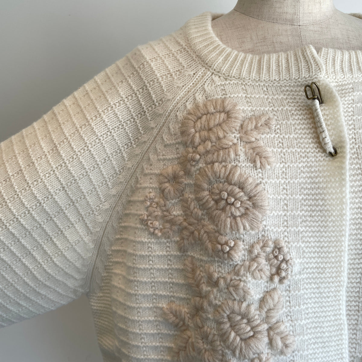 yuni//ウール / ハンド刺繍カーディガン　1701KN001262