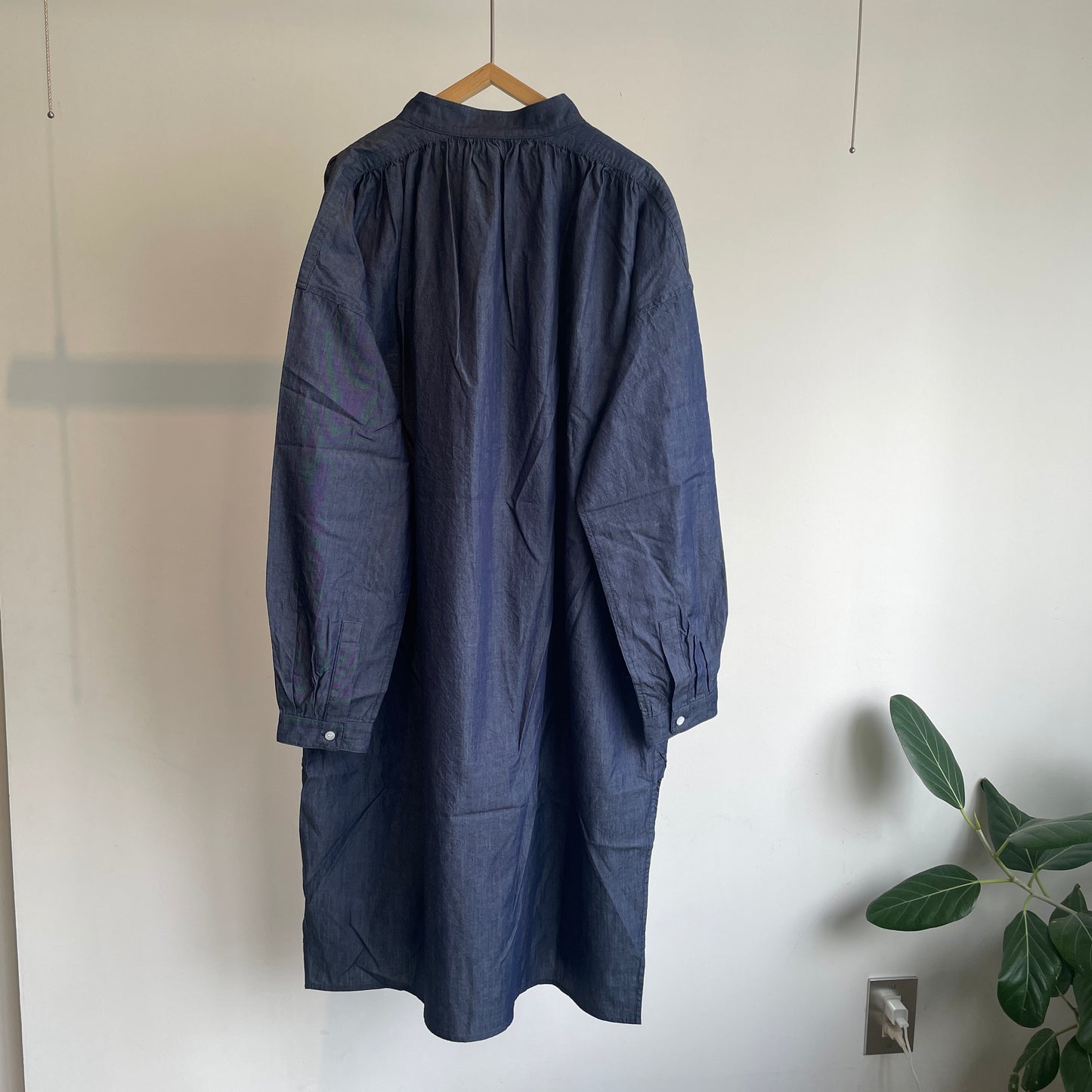 handsofcreation //60/-インディゴと硫化ロープ染色のツイルスタンドカラーPOチュニック　02610603