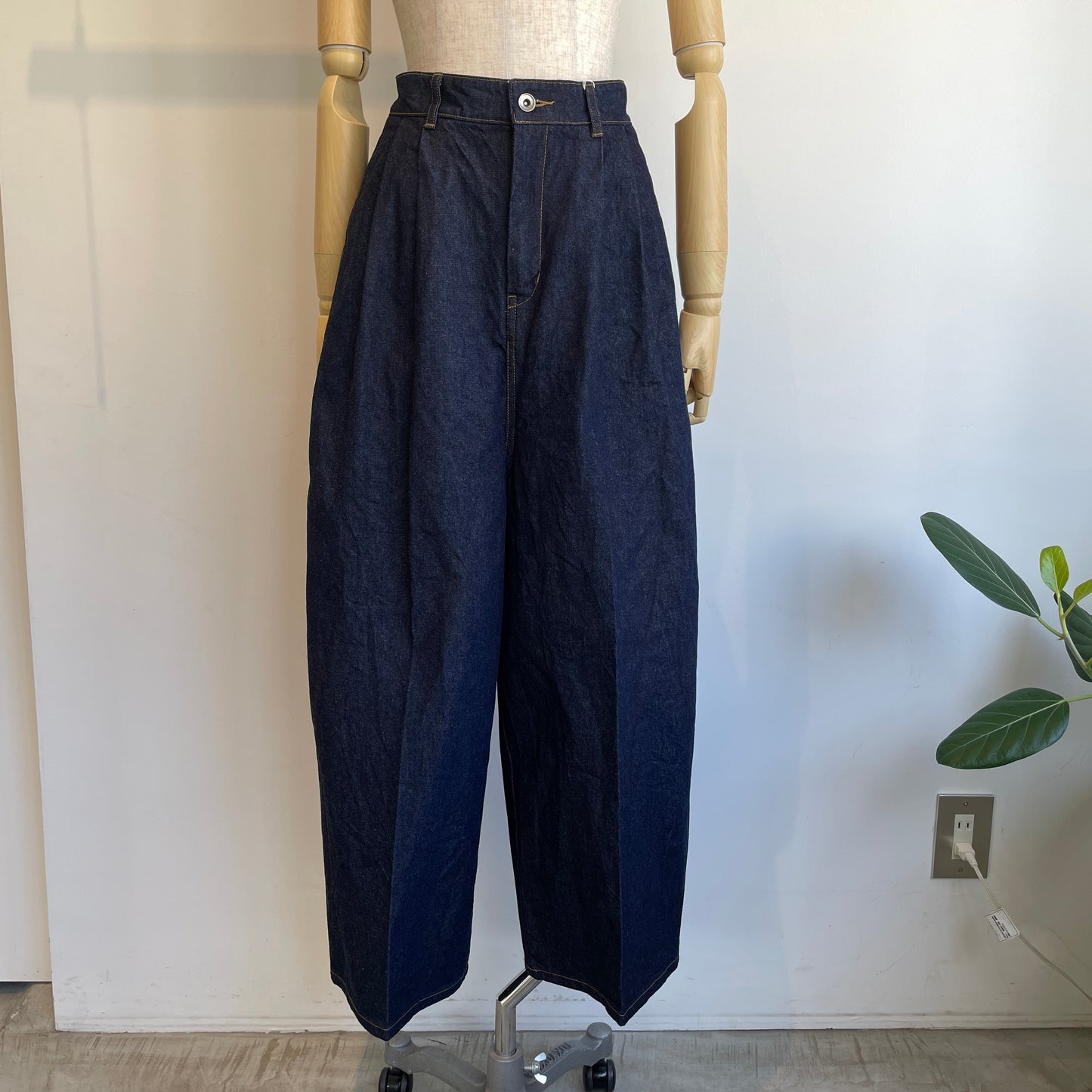 yuni//Cotton 11oz denim back gum wide パンツ　1701PT004262