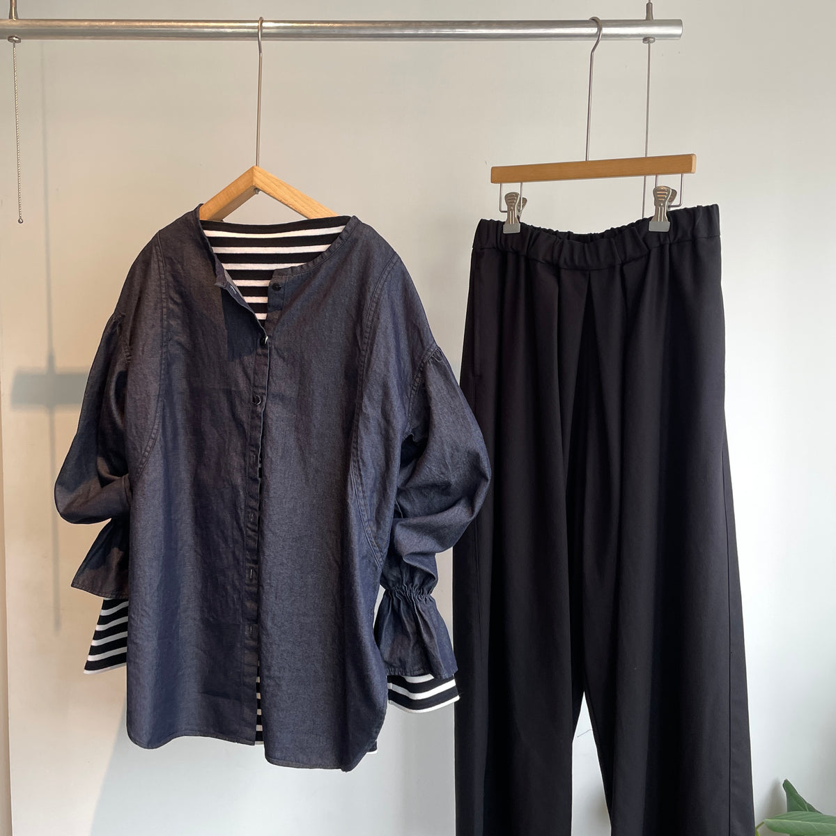 yuni//Cotton denim gathered sleeves ブラウス　1701BL010262
