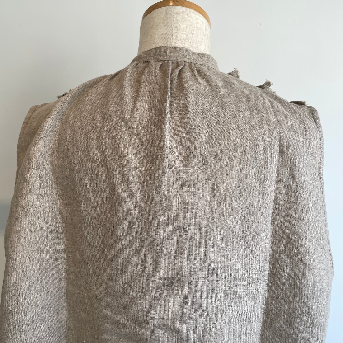 universaltissu//フレンチリネンスリーブレスフリルBL
UT261BL005