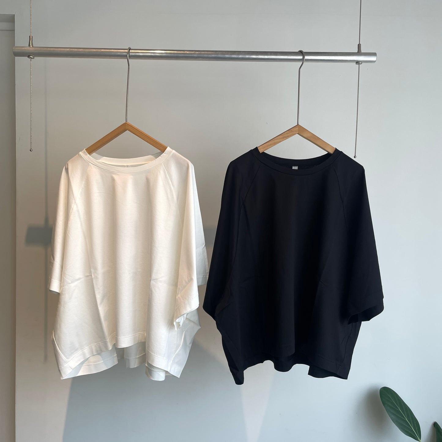 universaltissu//コンパクトクールローレル天竺ラグランスリーブTシャツ UT262CT020