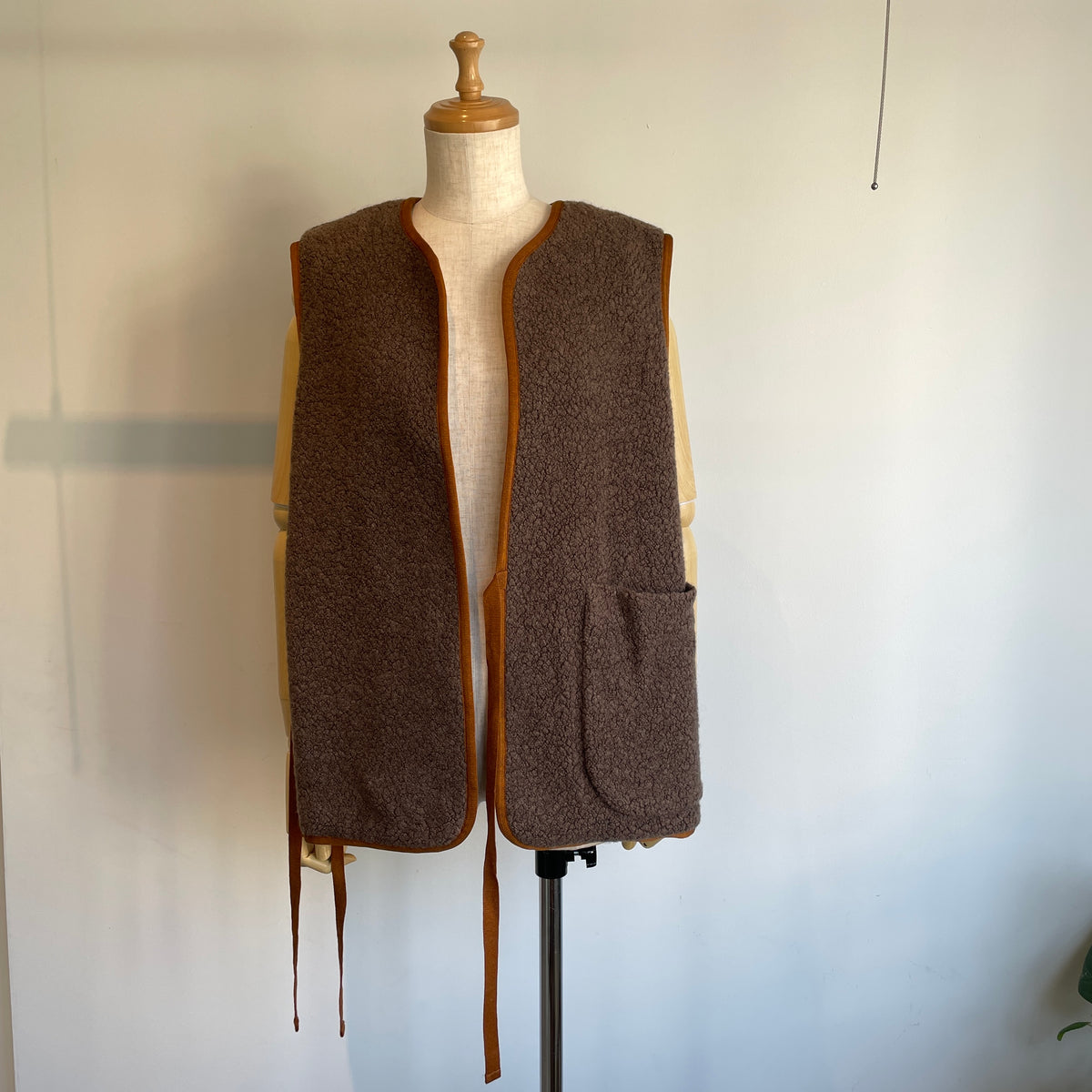 qiri//sarasa raised jacquard ベスト　6301BL006262