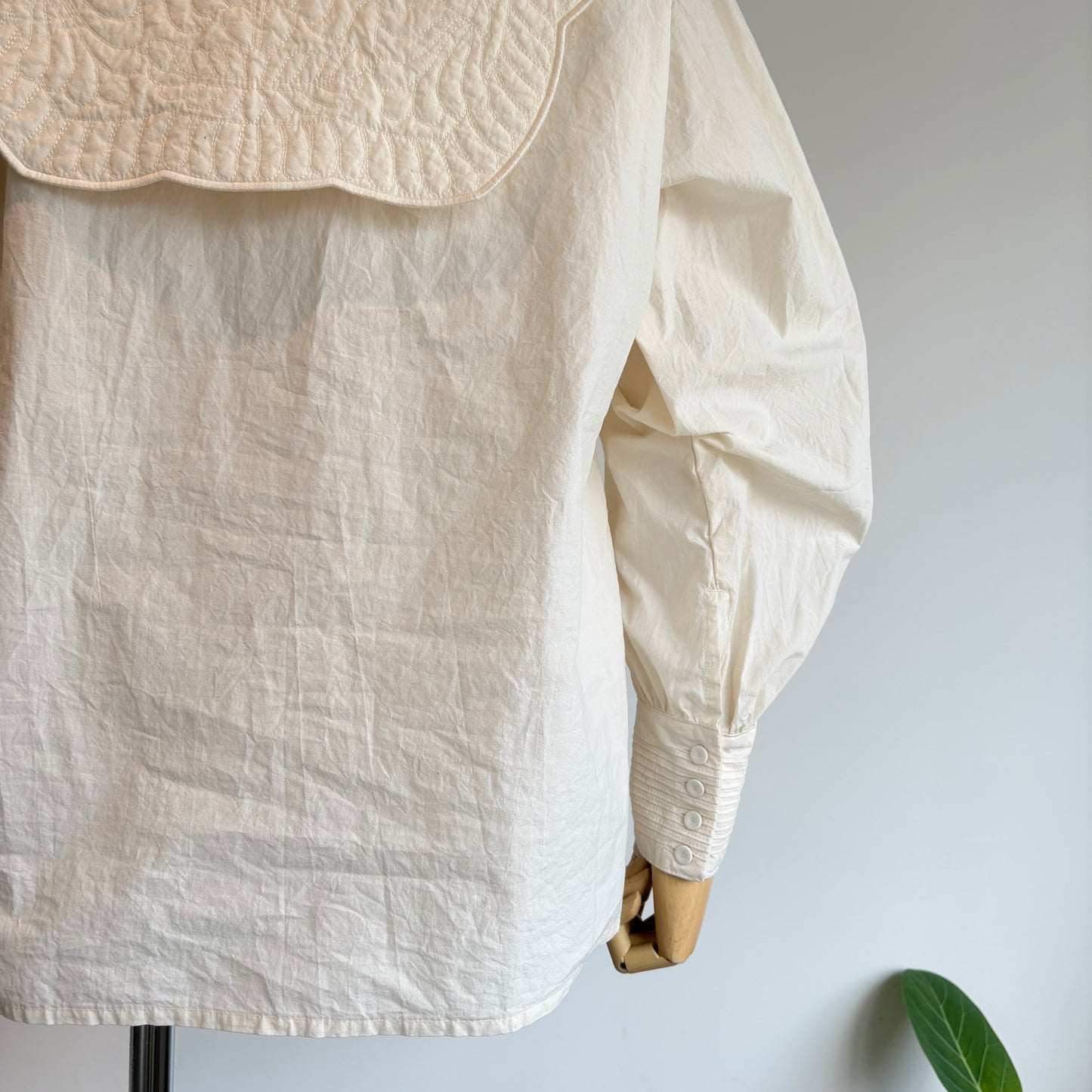 qiri//trapunto quilt collar ブラウス　6301BL007262