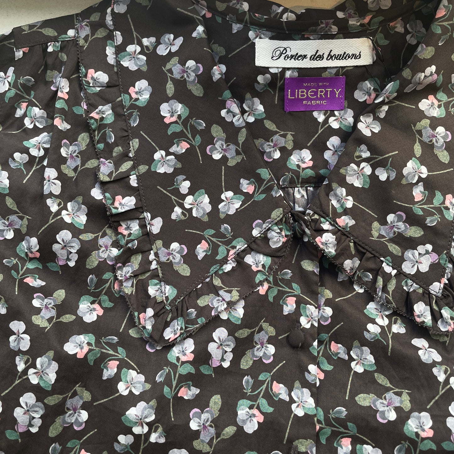 porterdesboutons//リバティフラットカラーフリルブラウス　P14-1-047