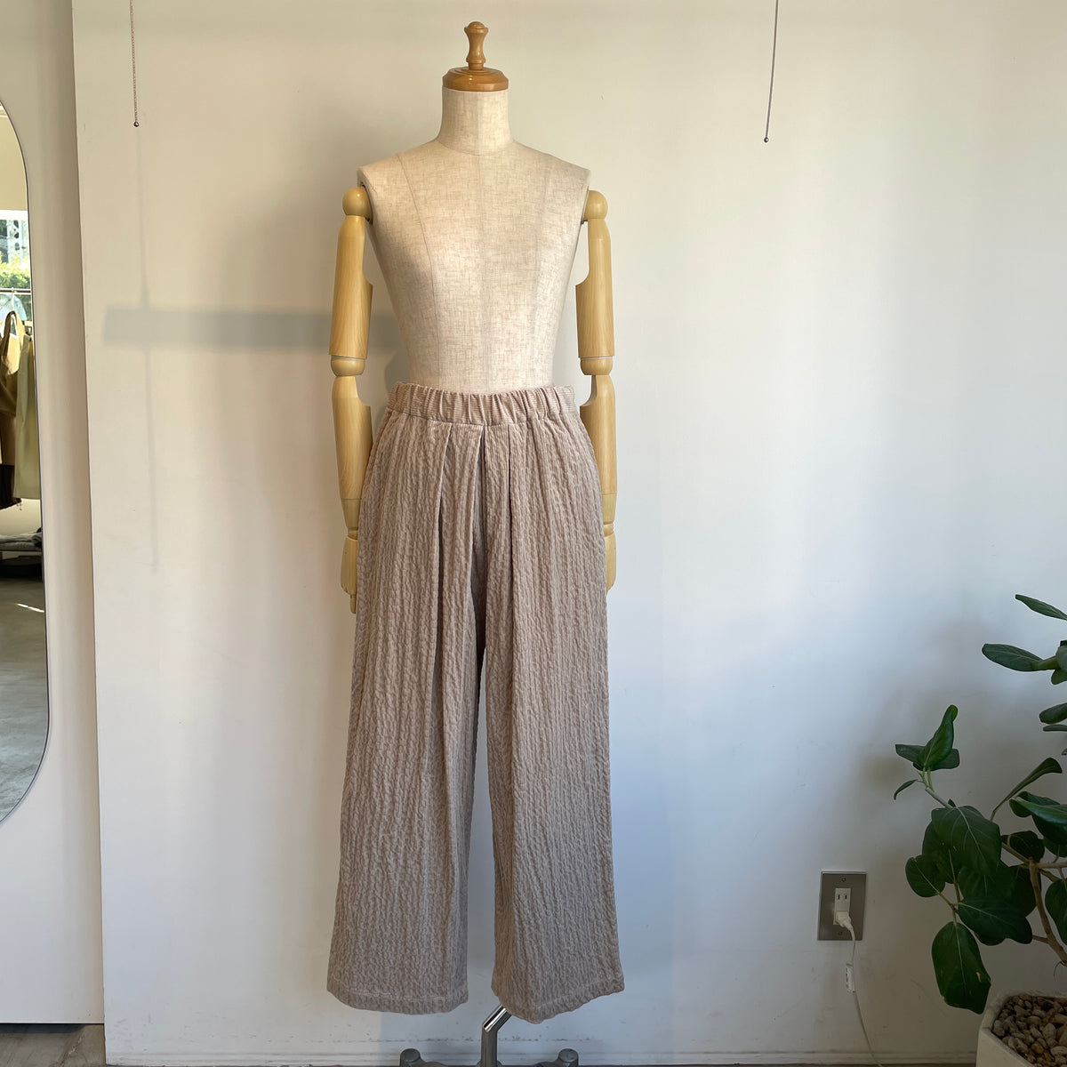 yuni//C/Pu shirring corduroy relax パンツ 1701PT022262