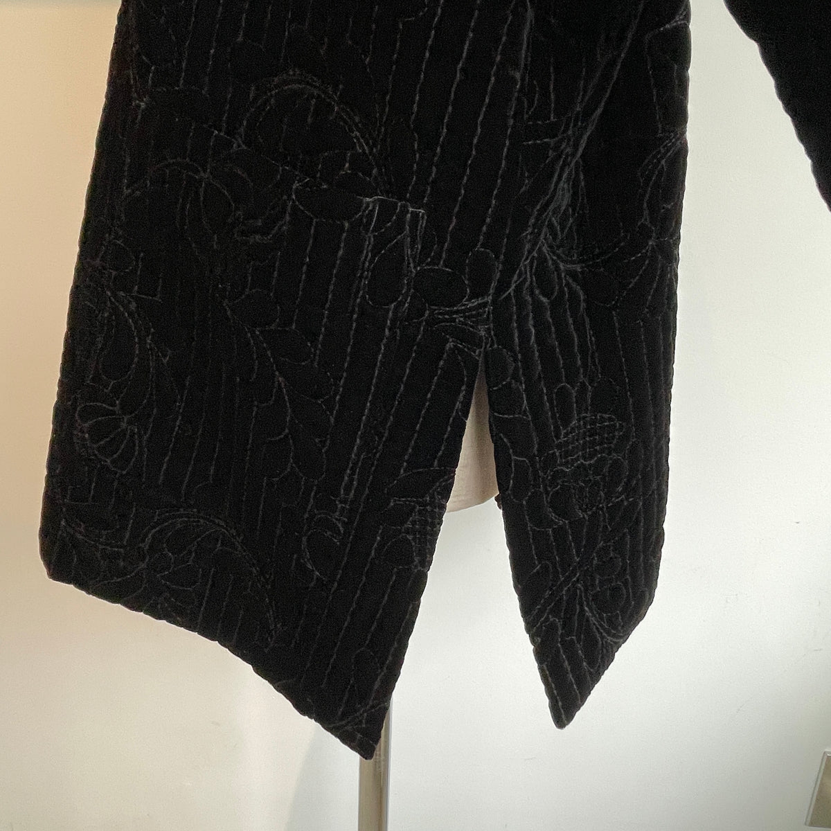 heriter//velvet quit embroidery short coat H2-26-6006