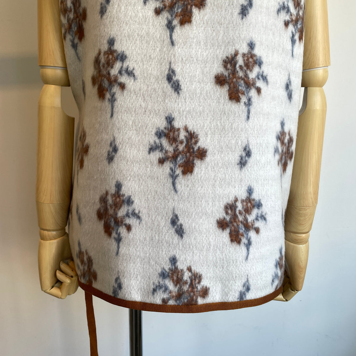 qiri//sarasa raised jacquard ベスト　6301BL006262