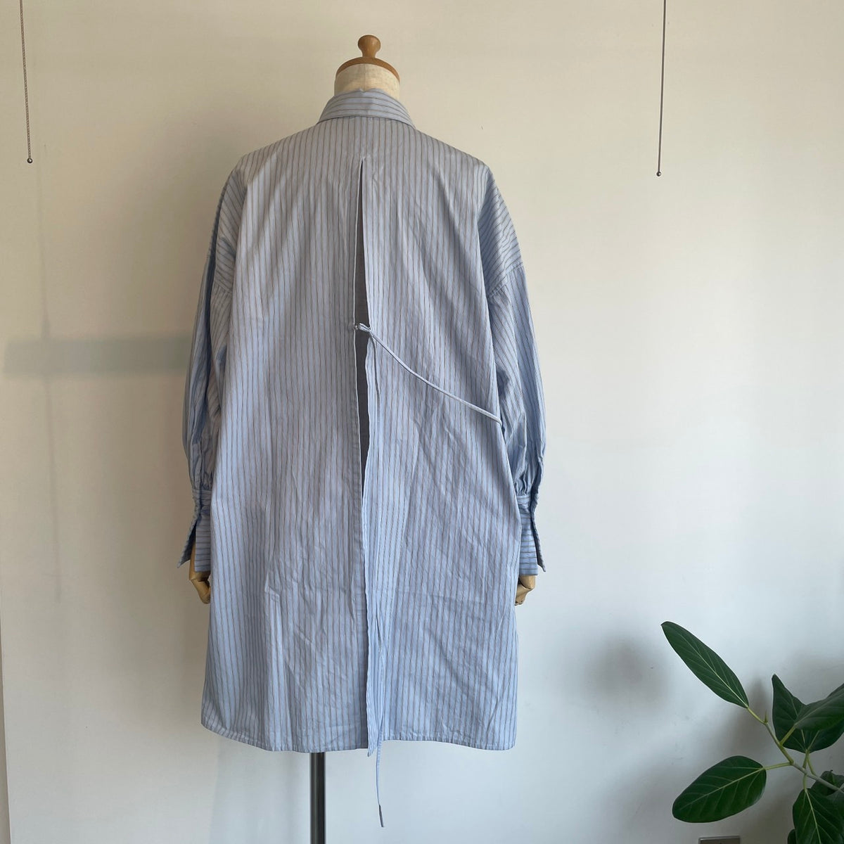 MarchAprilMay//param shirts パラムシャツ(バックオープンシャツ)