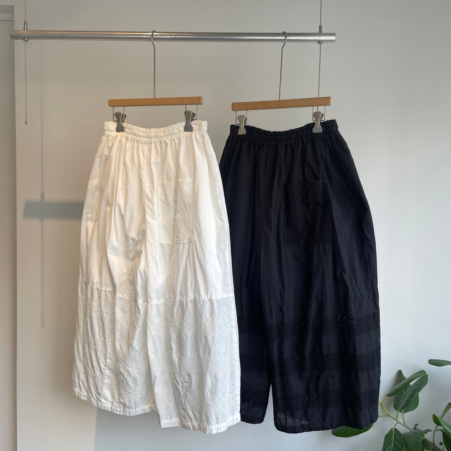 buoy buoy//RACE STRIPE刺繍 CROPPEDパンツ 2701PT009261