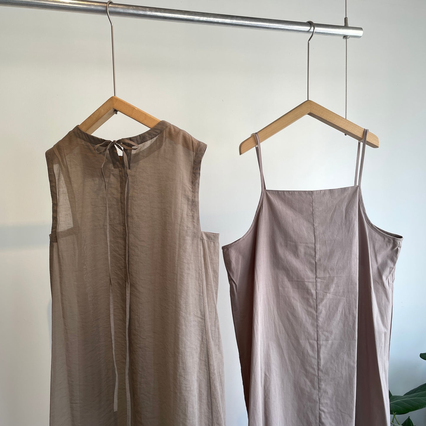 yuni //C/Ny sheer no sleeves ワンピース　1701OP029261