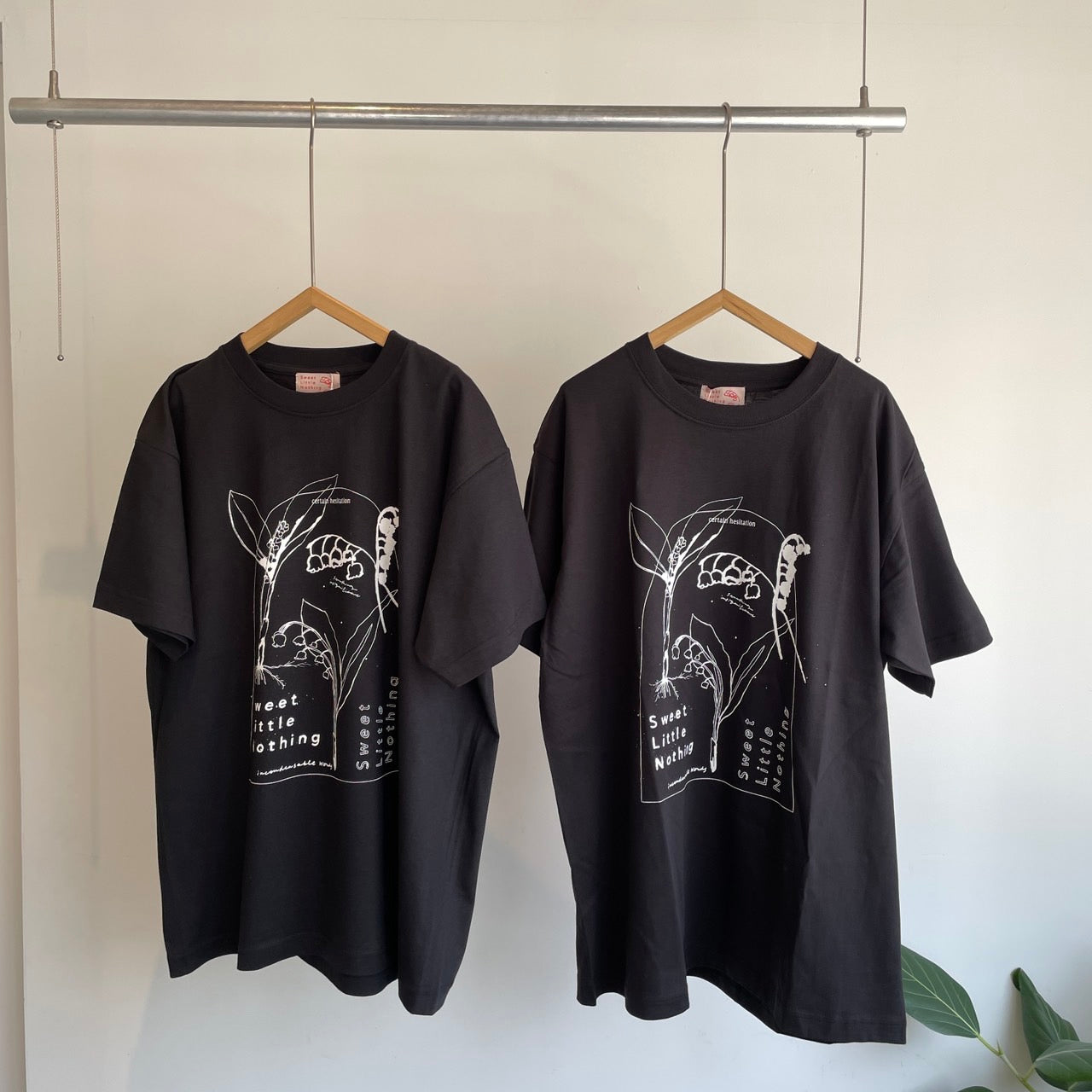Sweet Little Nothing//Lily of the valley　半袖Tシャツ(すずらん)ブラック